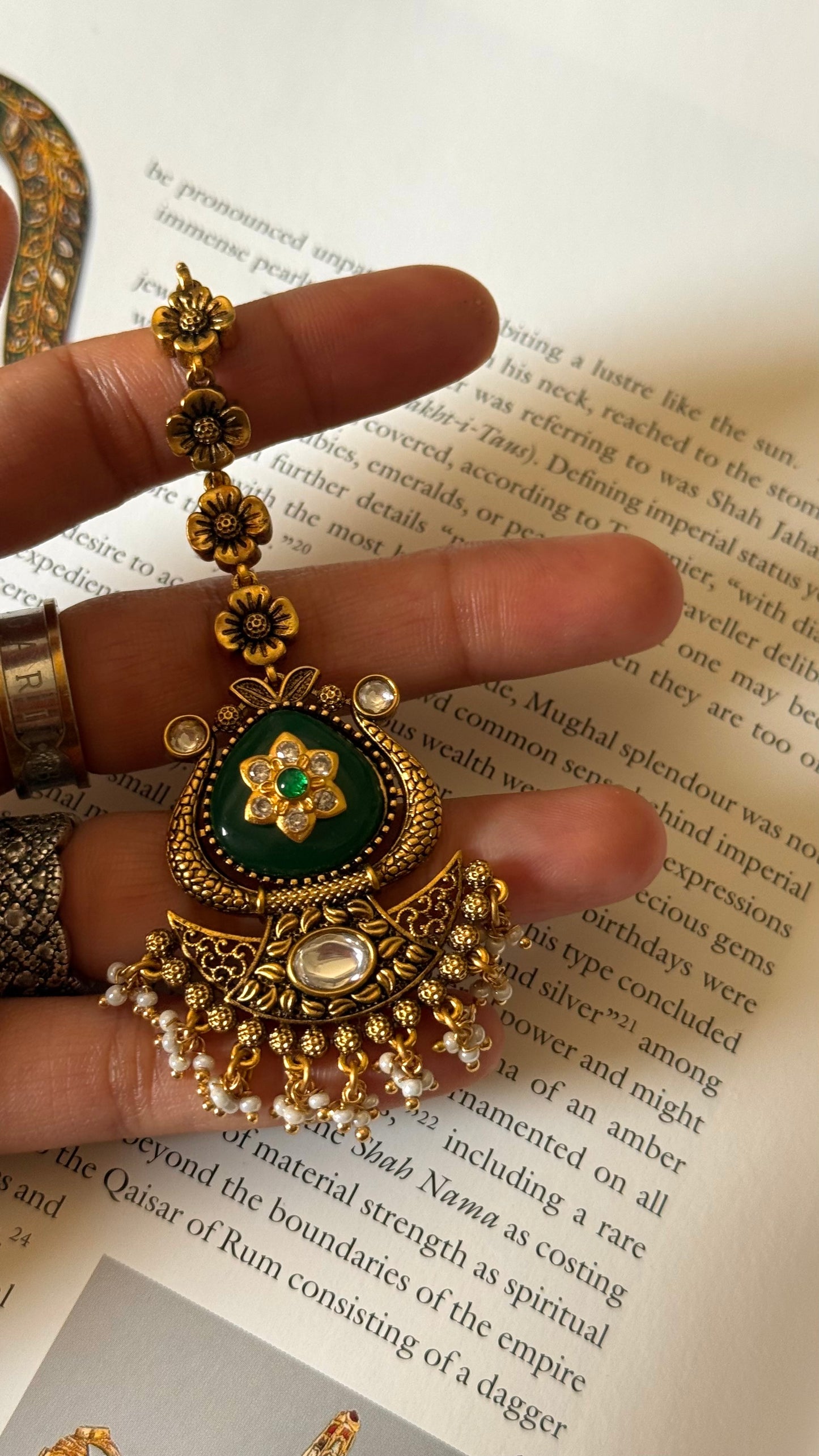 Dark emerald Rajwada maangtikka