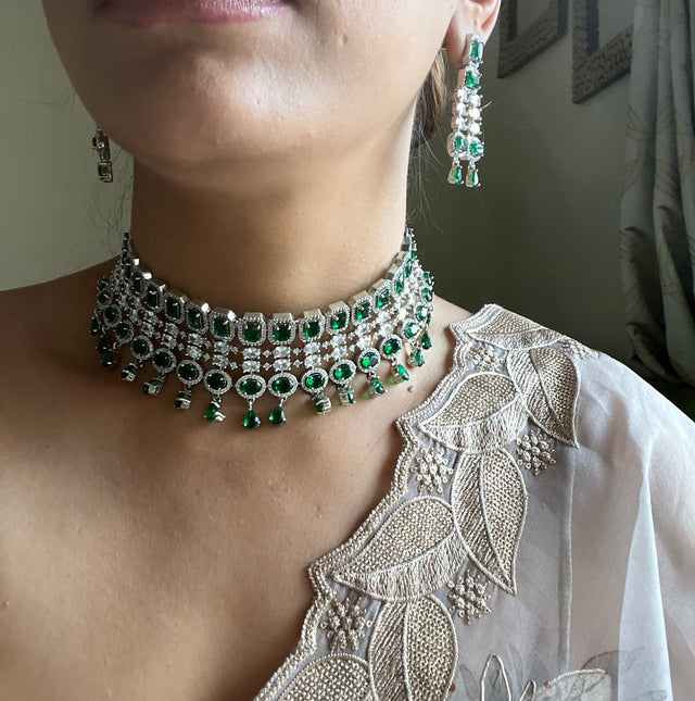 Emerald stone choker