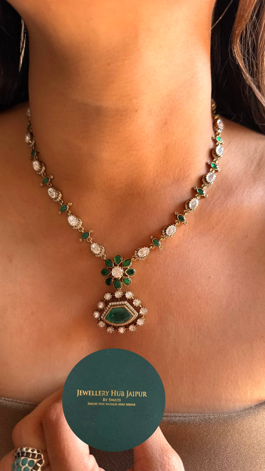Emerald collar Necklace