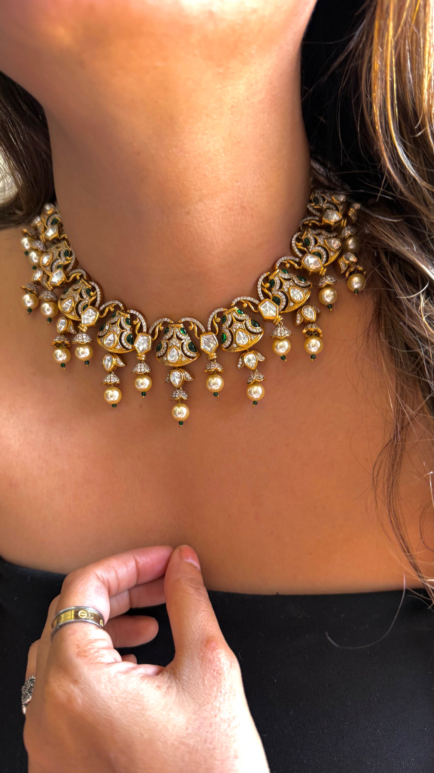 Emerald takkar polki victorian necklace with pearl detailing