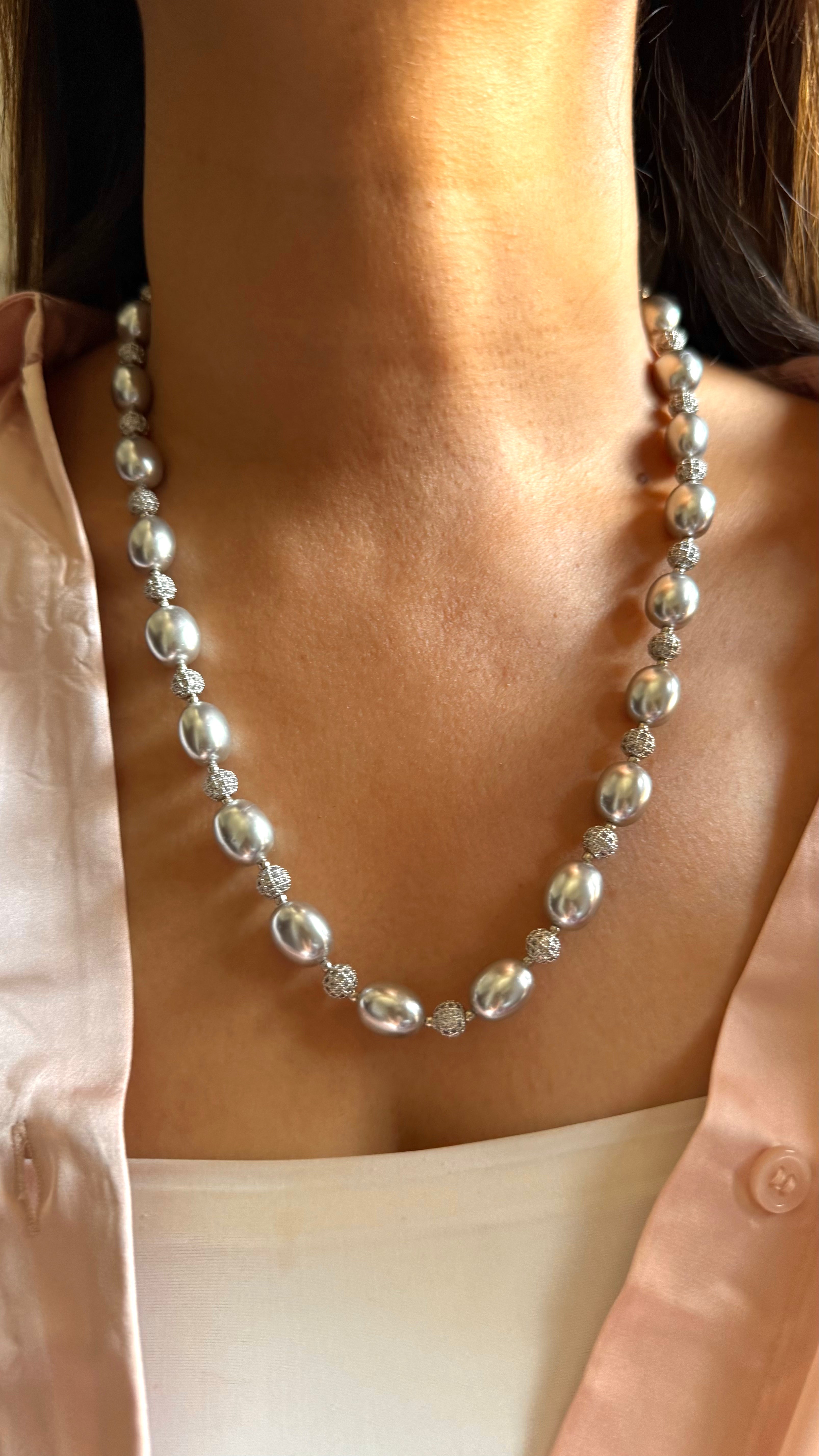 Silver pearl string