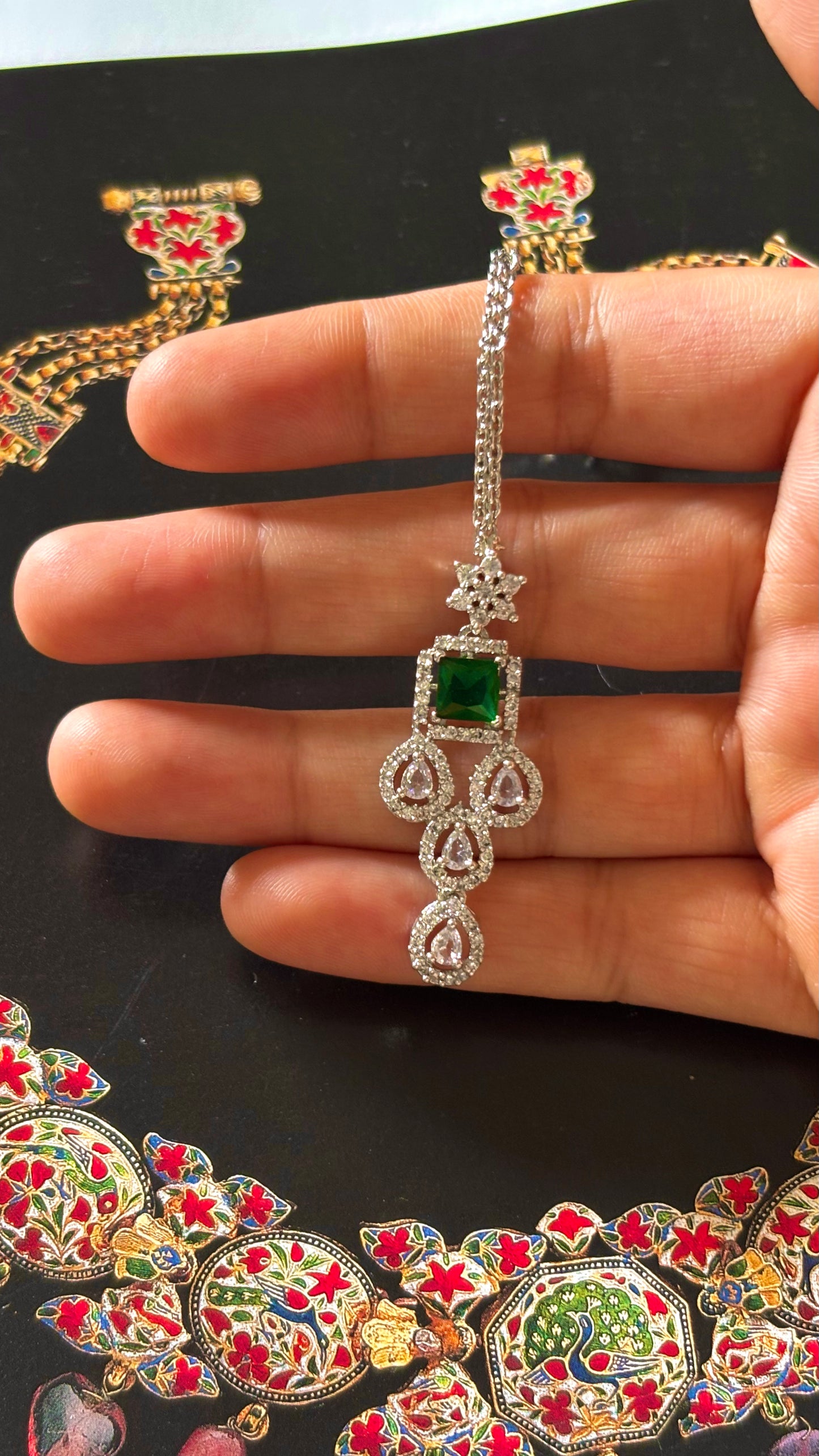 Emerald square doublet with cz diamond maangtika
