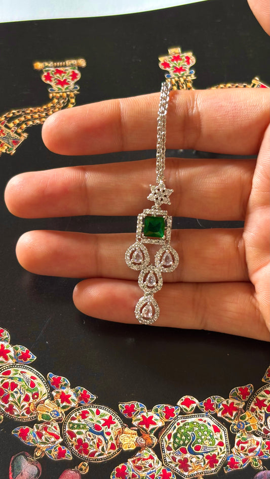 Emerald square doublet with cz diamond maangtika