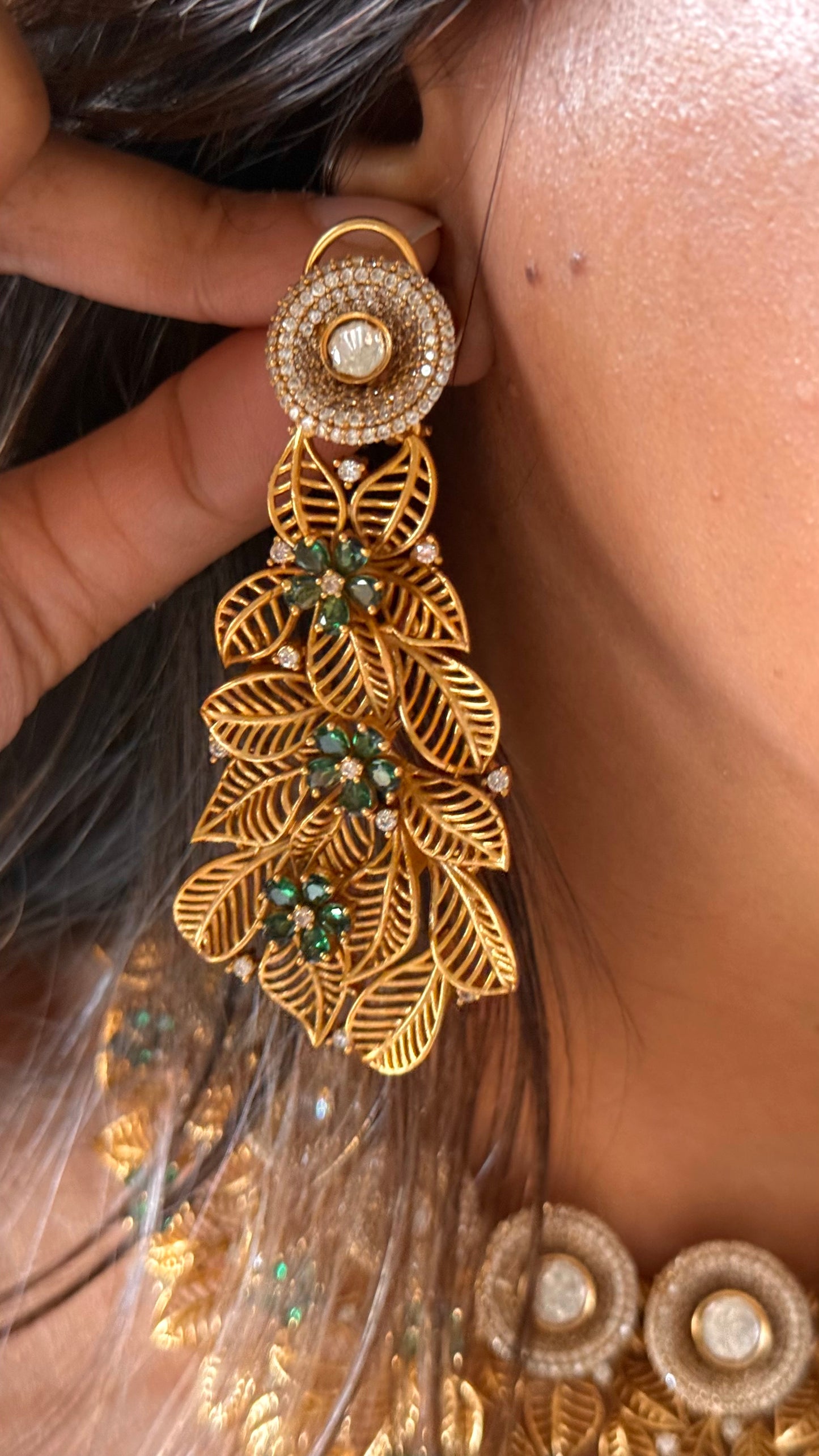 Emerald with gold polish leaf designer collar necklace