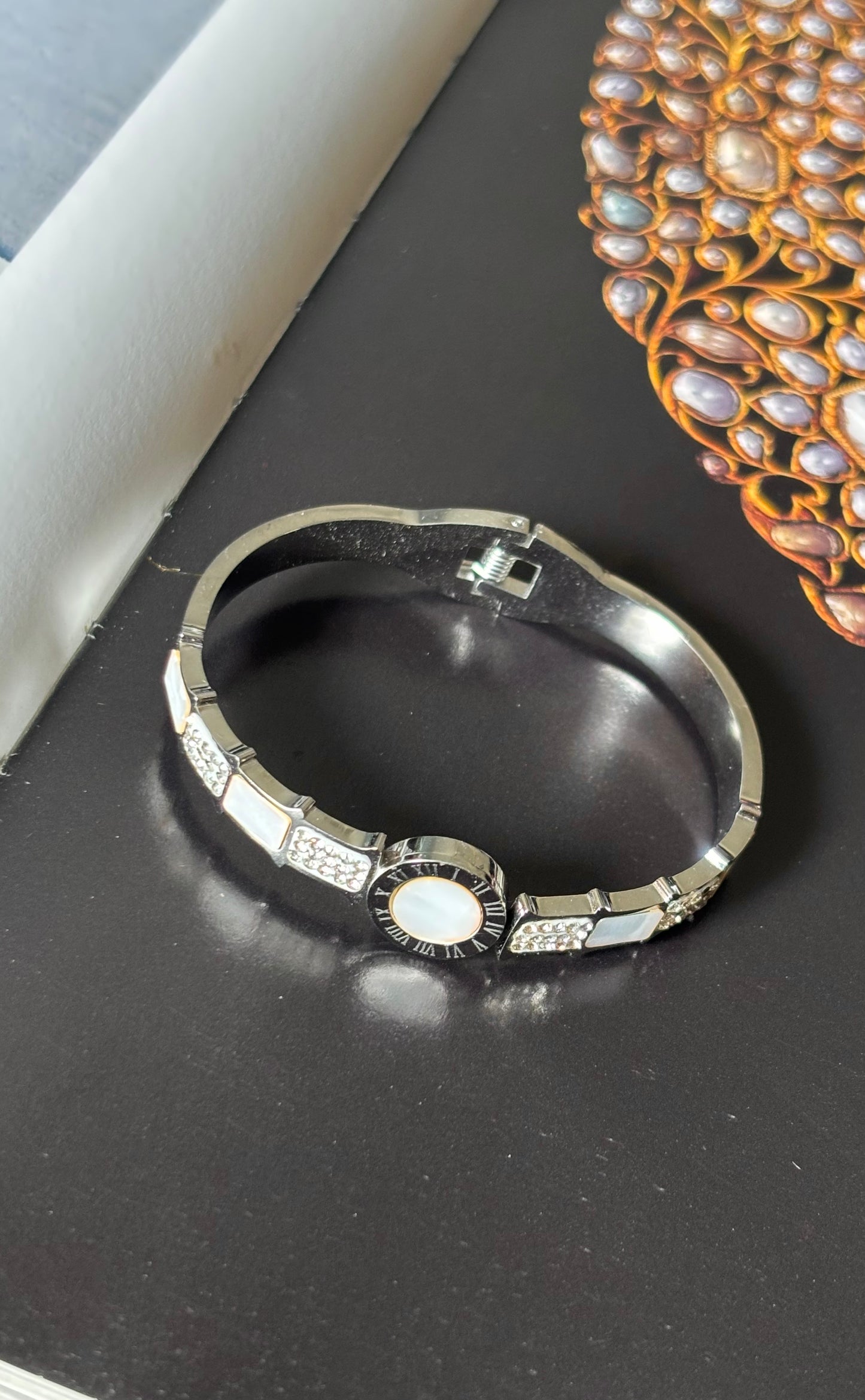 Mother of pearl wath shape open nail bracelet