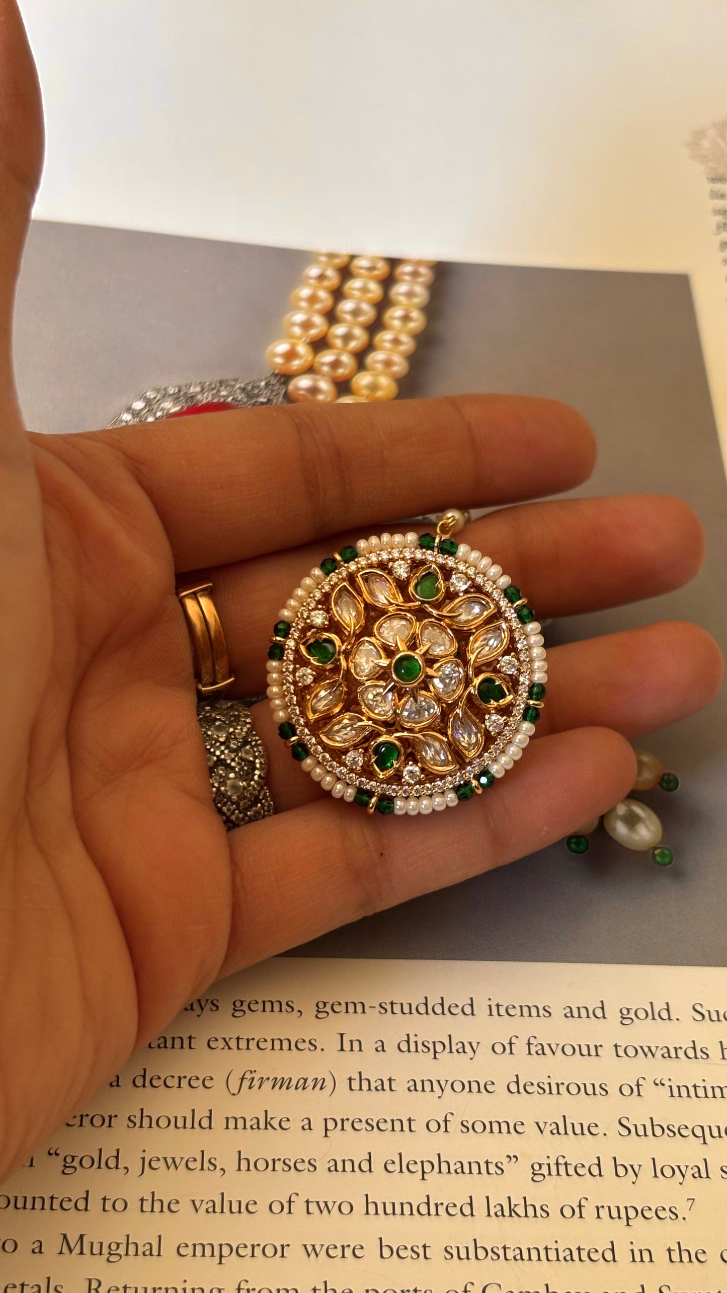 Emerald floral nakashi Borla