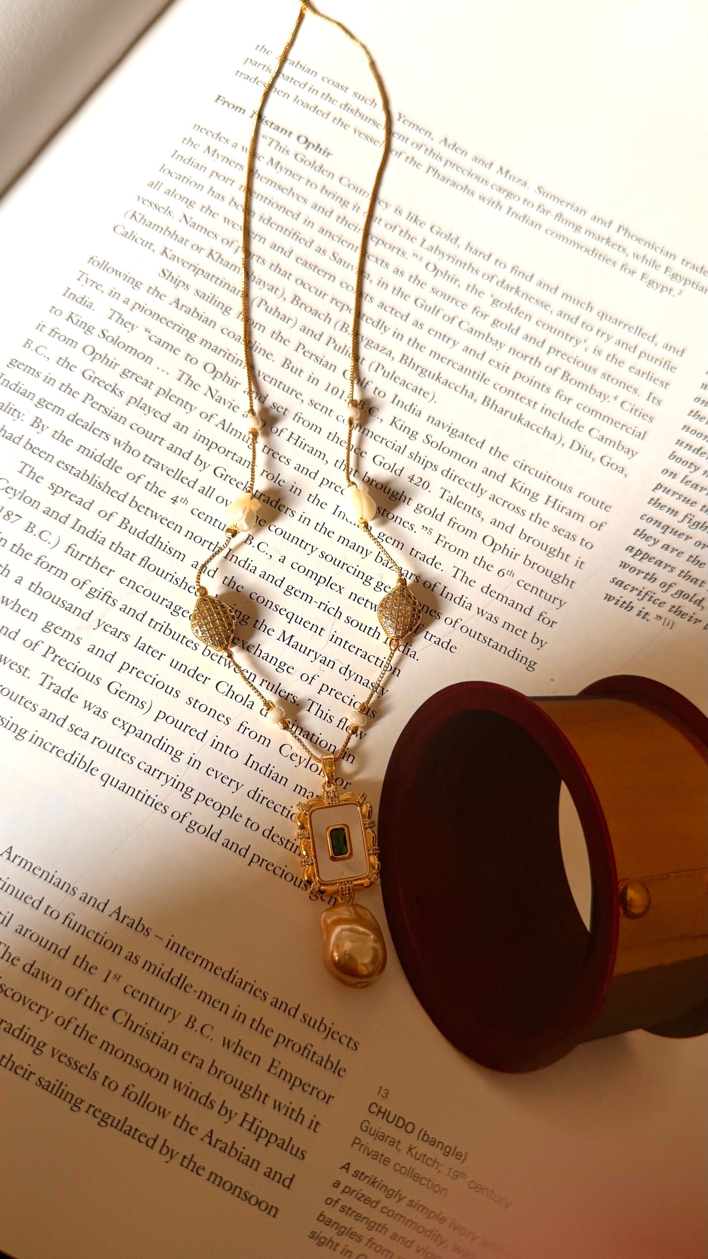 Emerald minimal pendant set