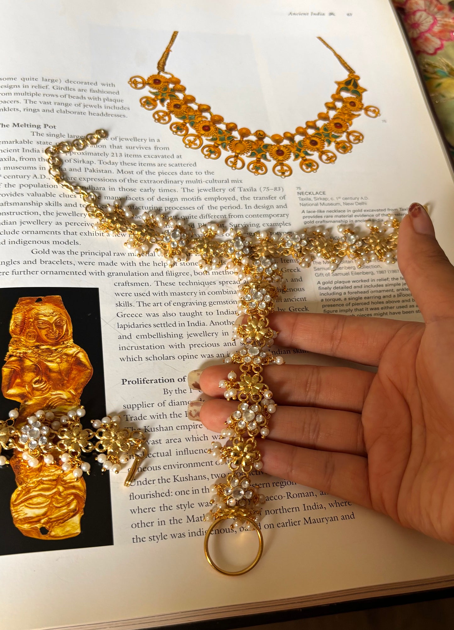 Floral pattern with  pearl detailing hathphool (single)