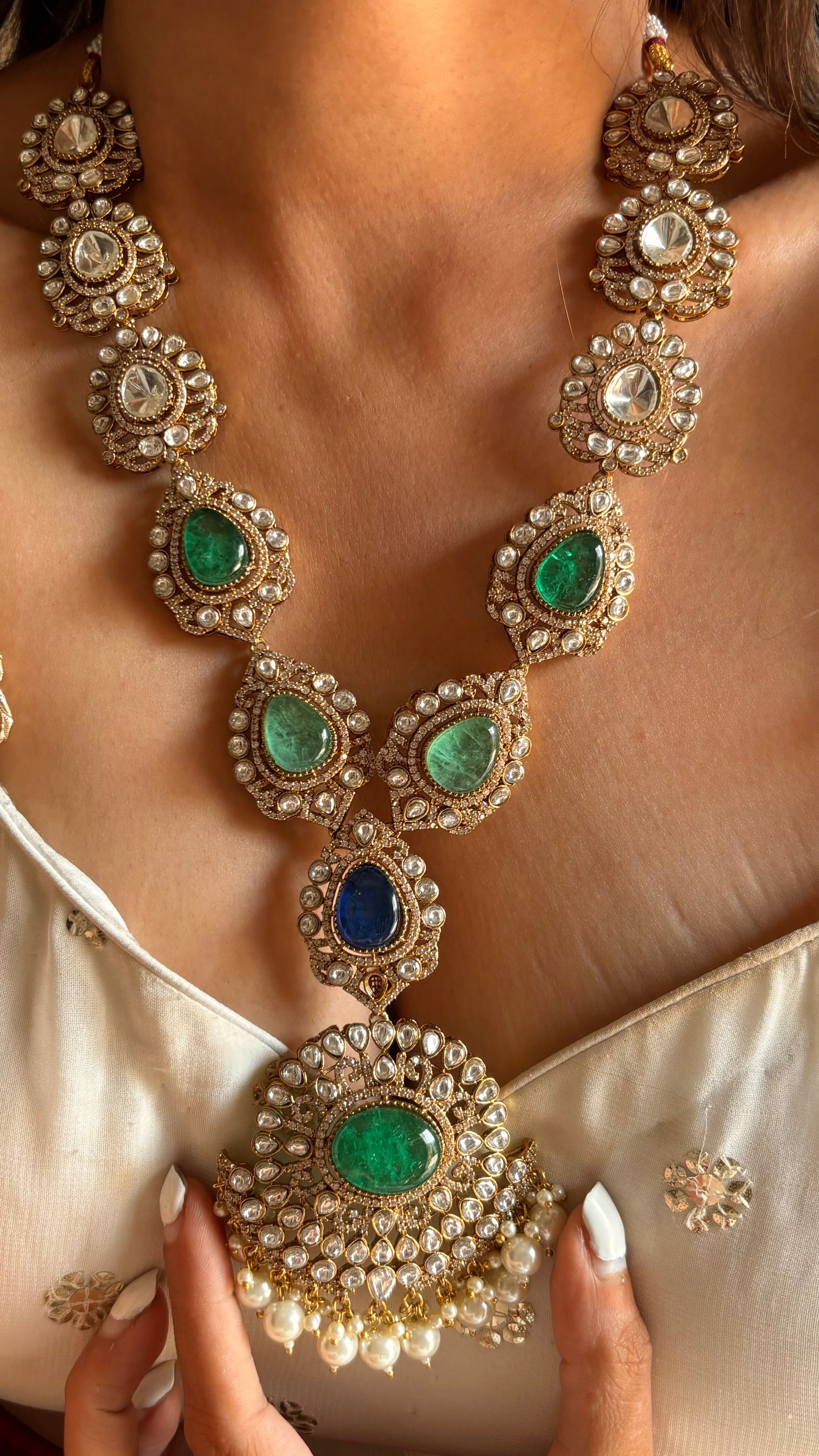 Emerald, sapphire and mint pearl long necklace with earrings