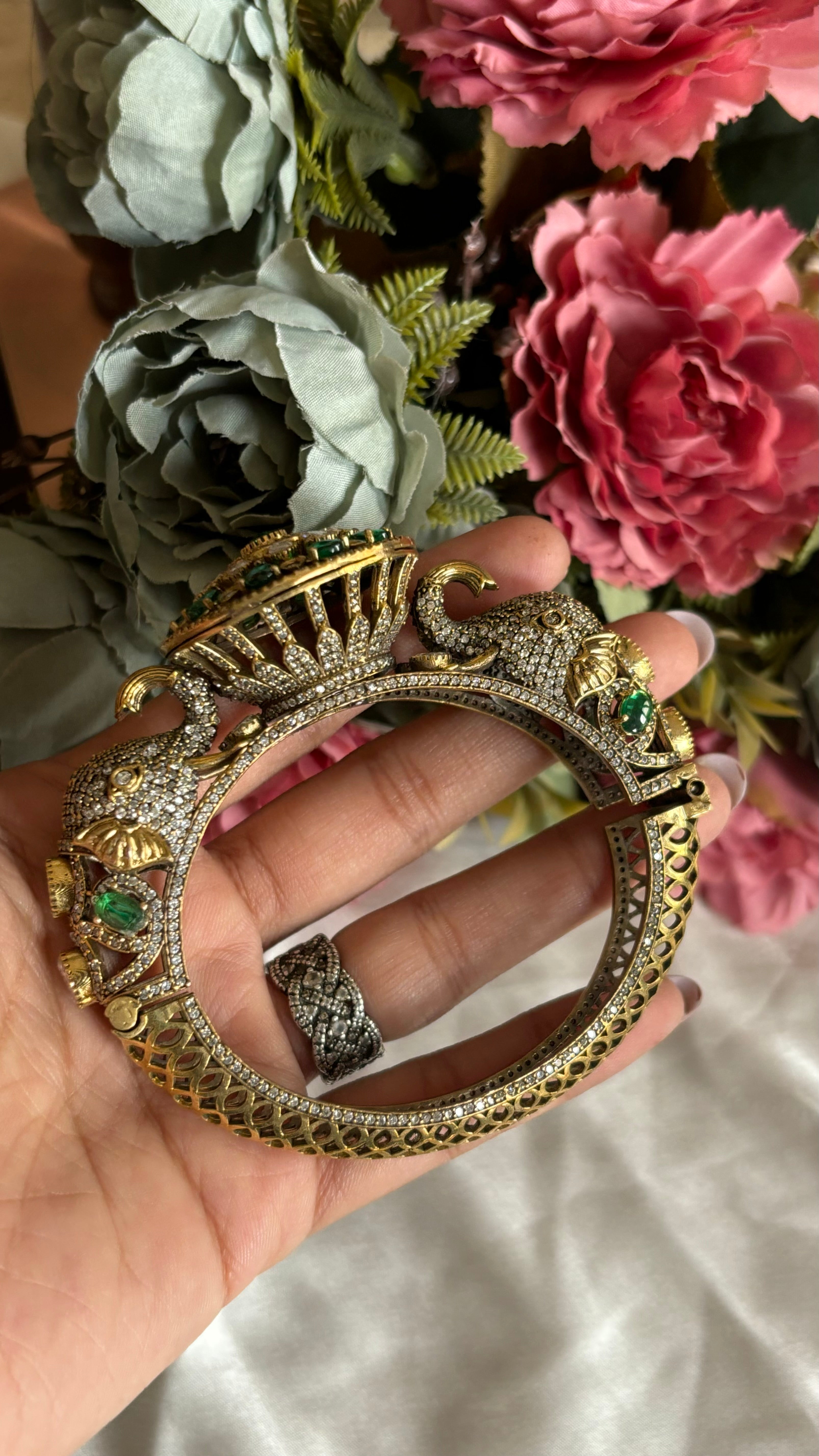 Gaja victorian bracelet openable