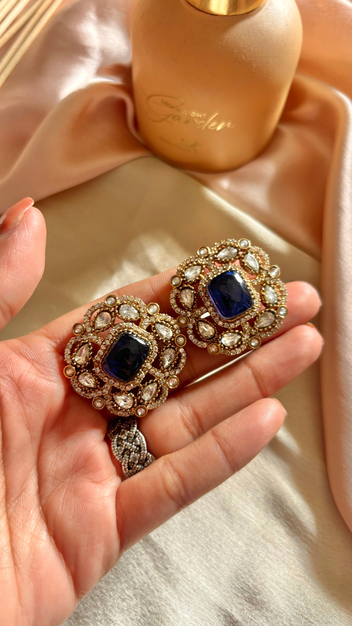 Heer Sapphire Victorian minimalist choker