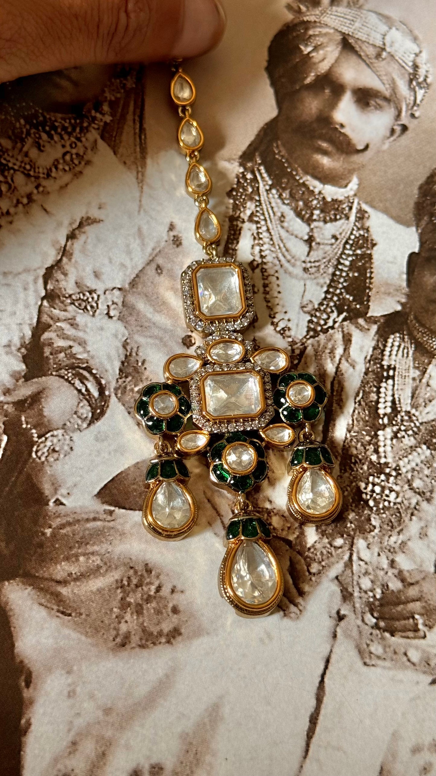 Emerald katdana moissanite maangtika