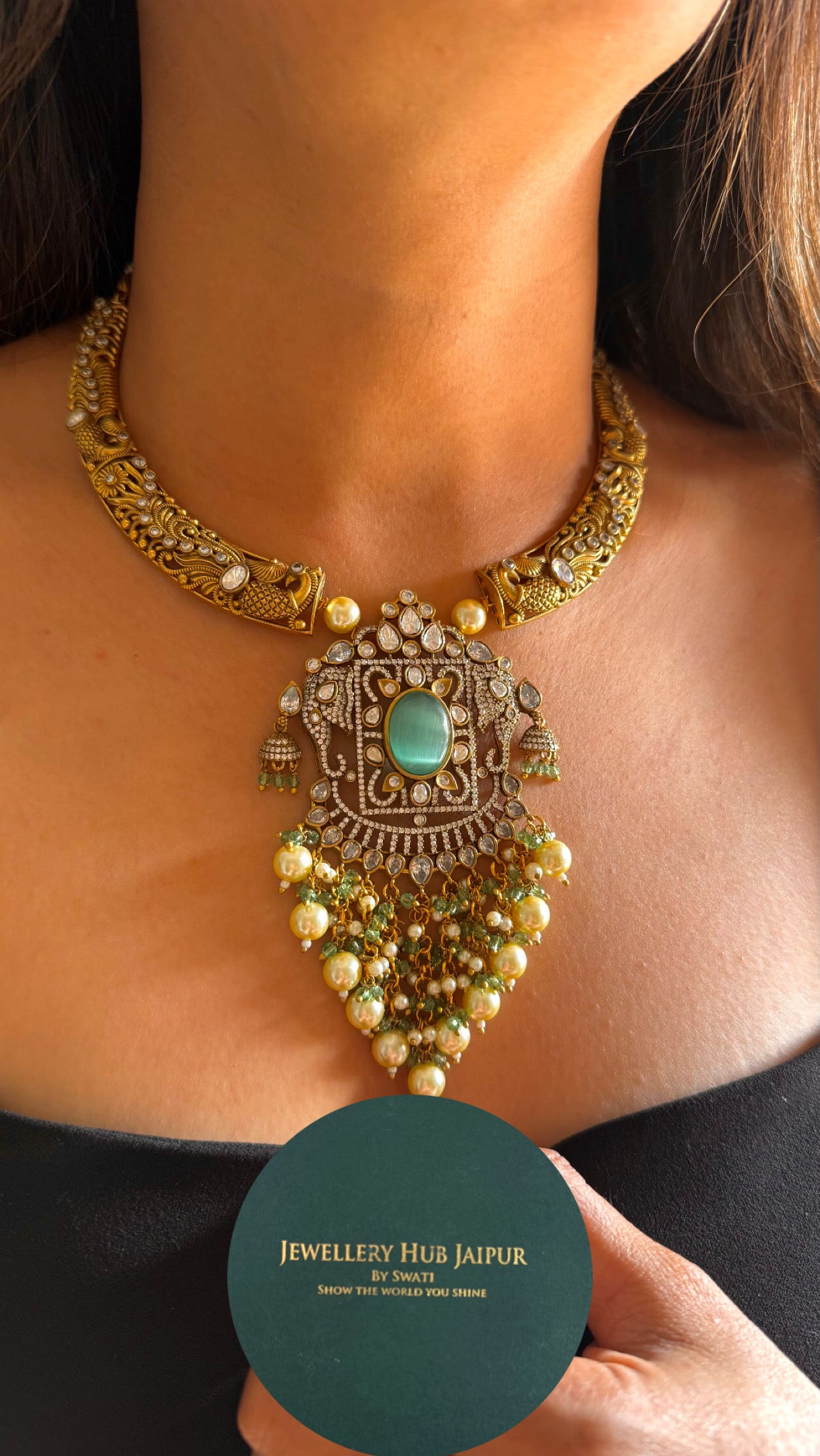 Mint hasli with pearl detailing