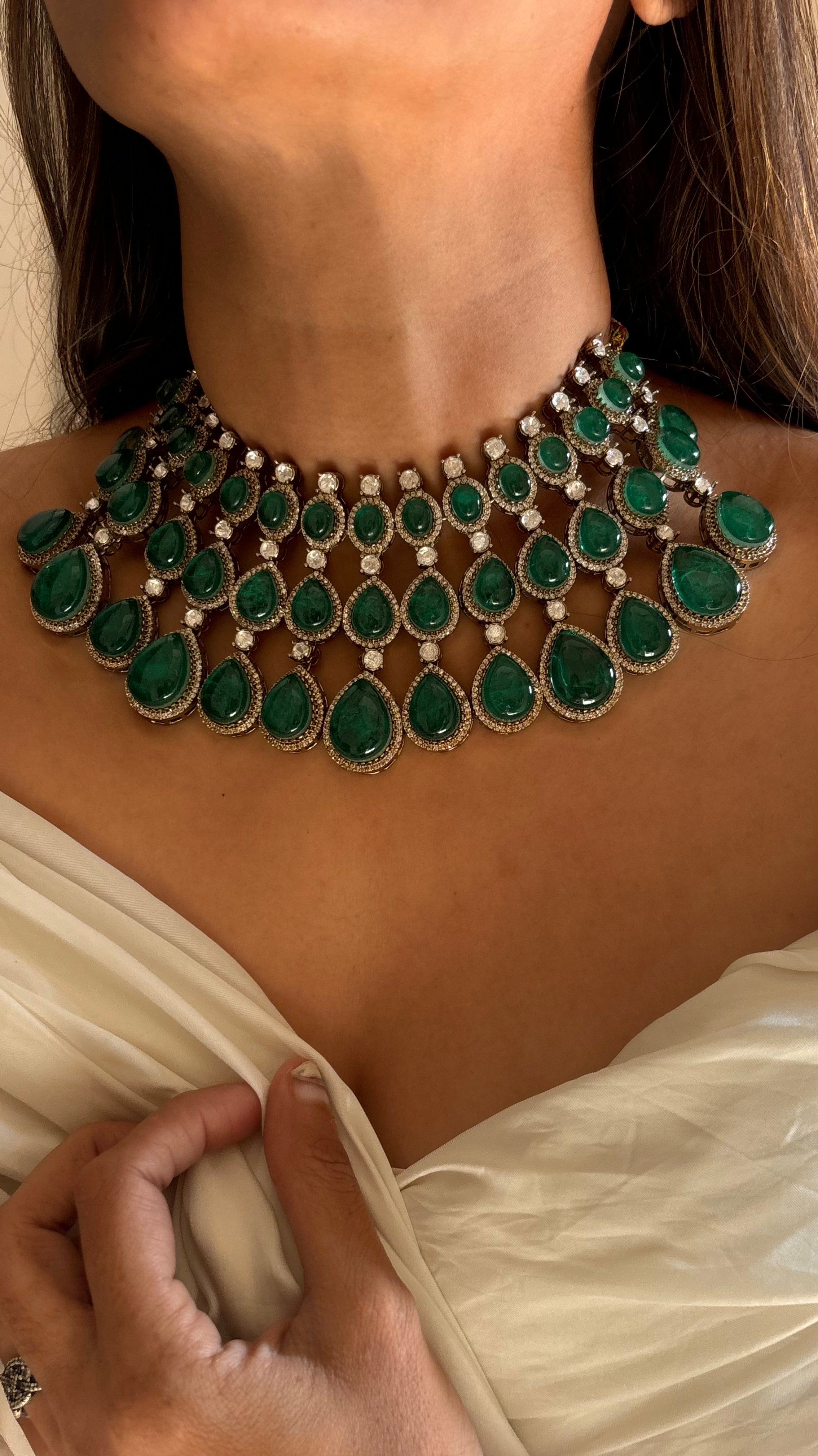 Emerald doublet choker set