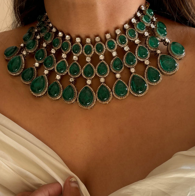 Emerald doublet choker set