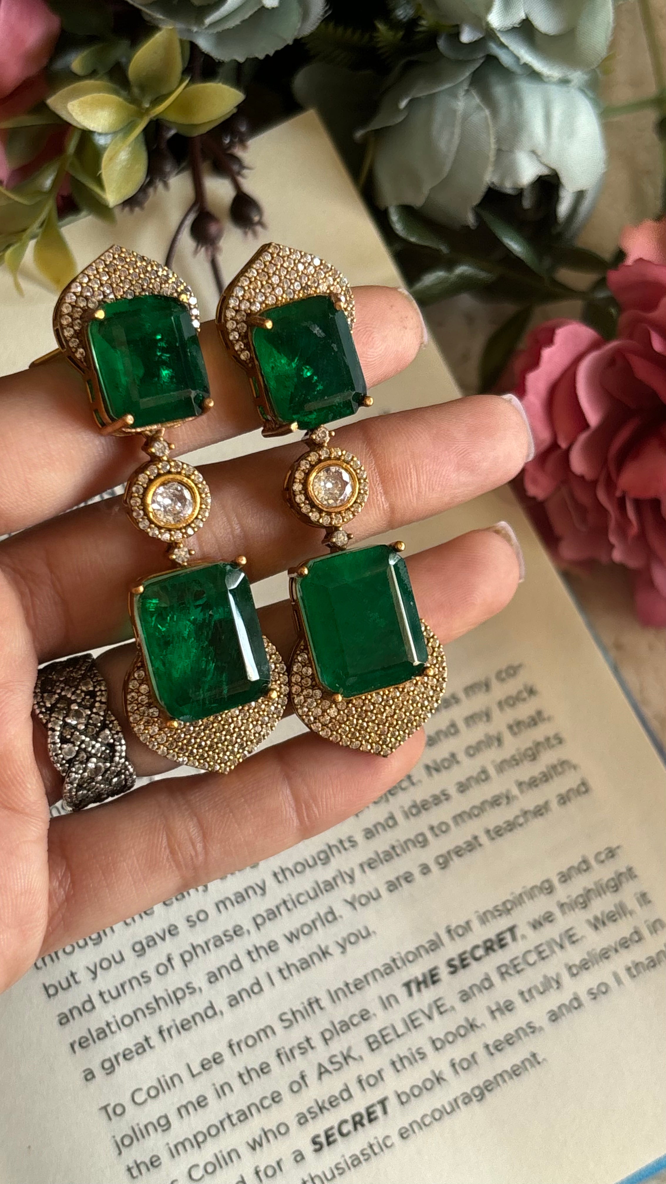 Emerald doublet pendant set