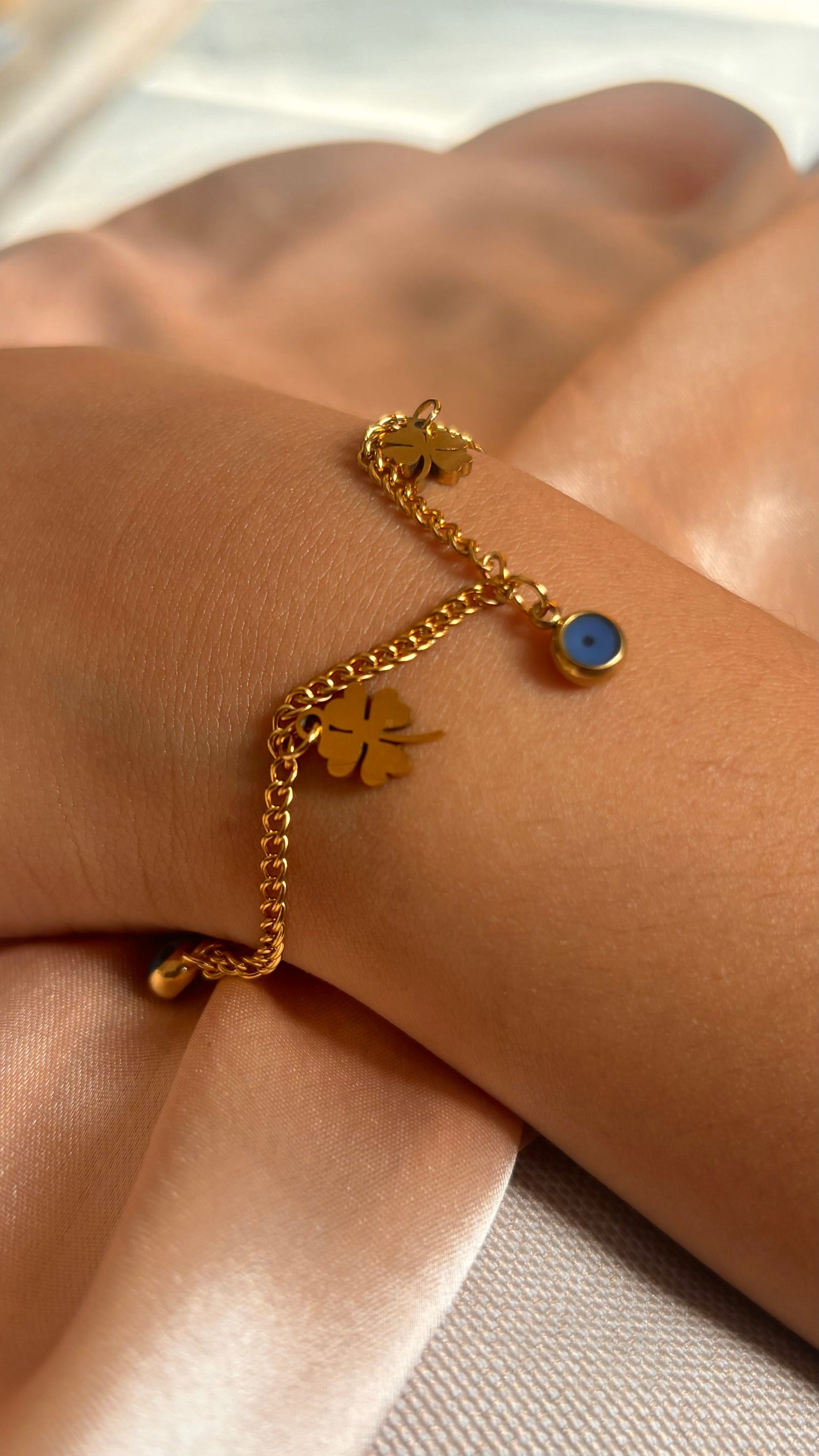 Sapphire gold bracelet