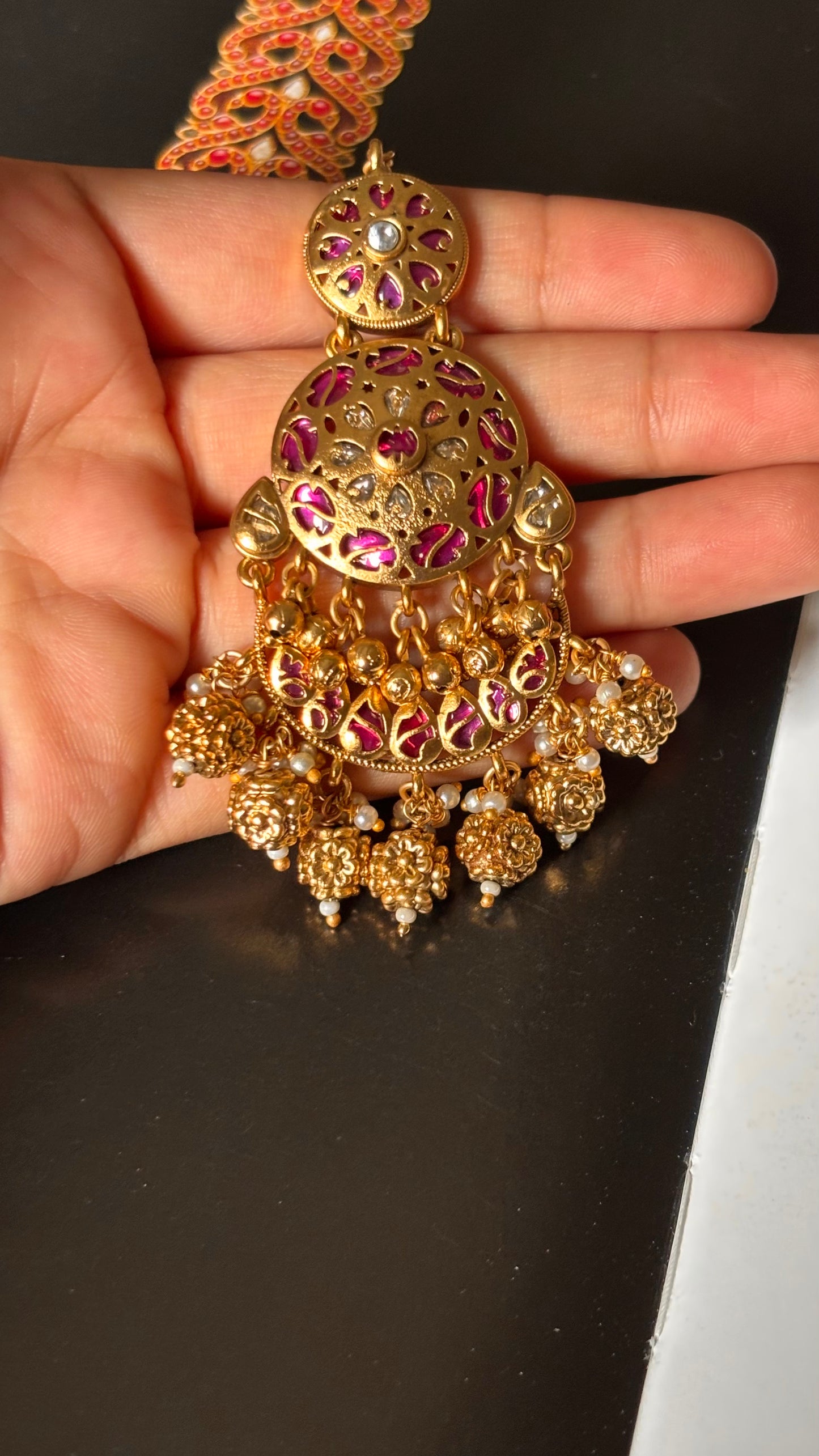 Rani pink nakashi Maangtika