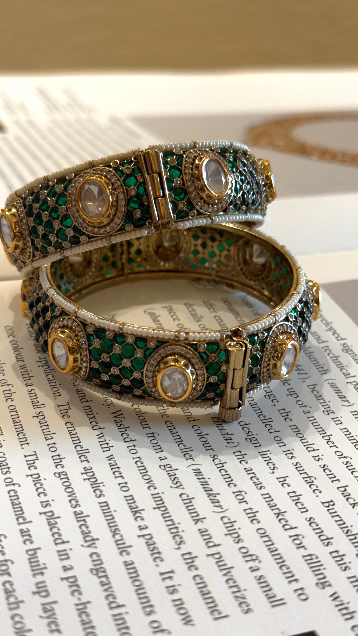 Emerald takkar Victorian bangle