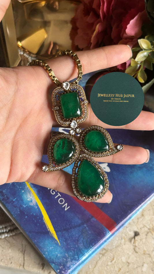Emerald doublet pendant set