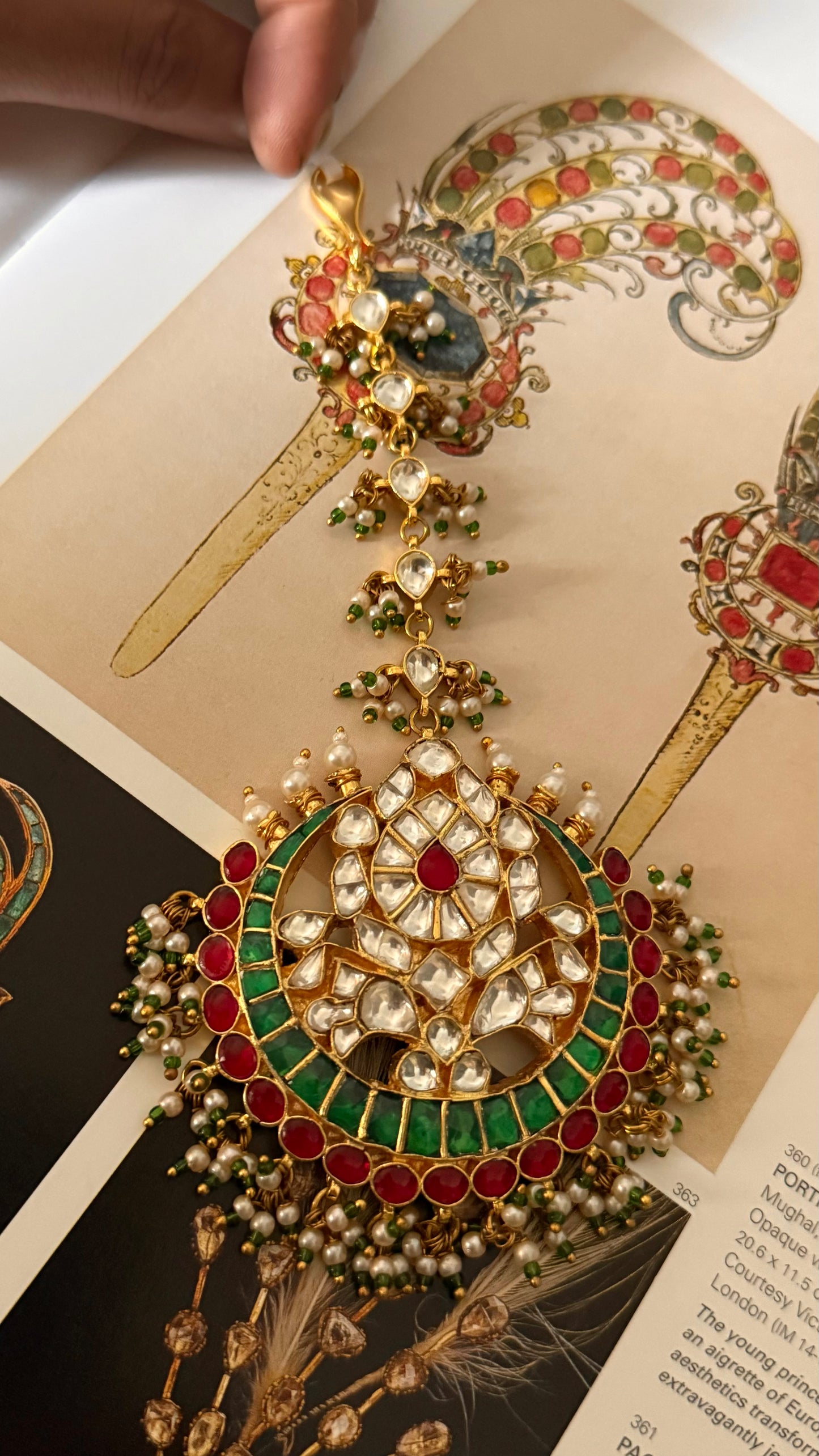 Paachi Emerald & Rani pink Kundan maangtika