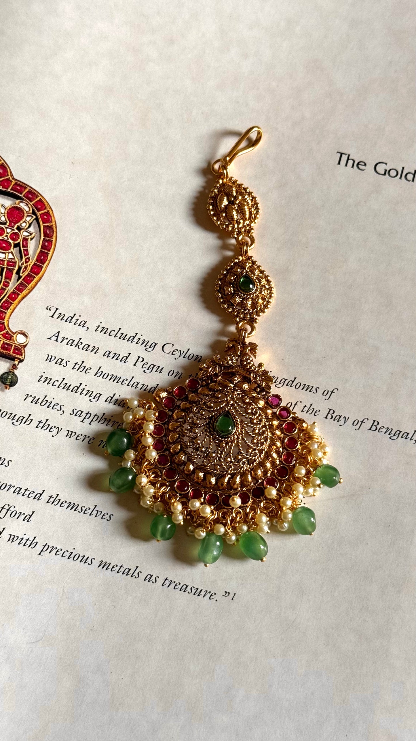 Rajwada emerald maang tika