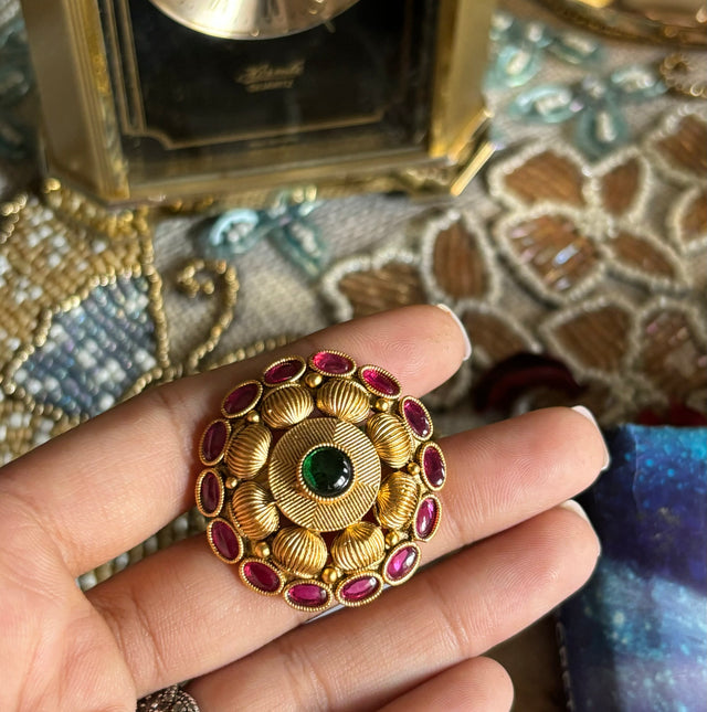 Round shape, Emerald and Ruby ring