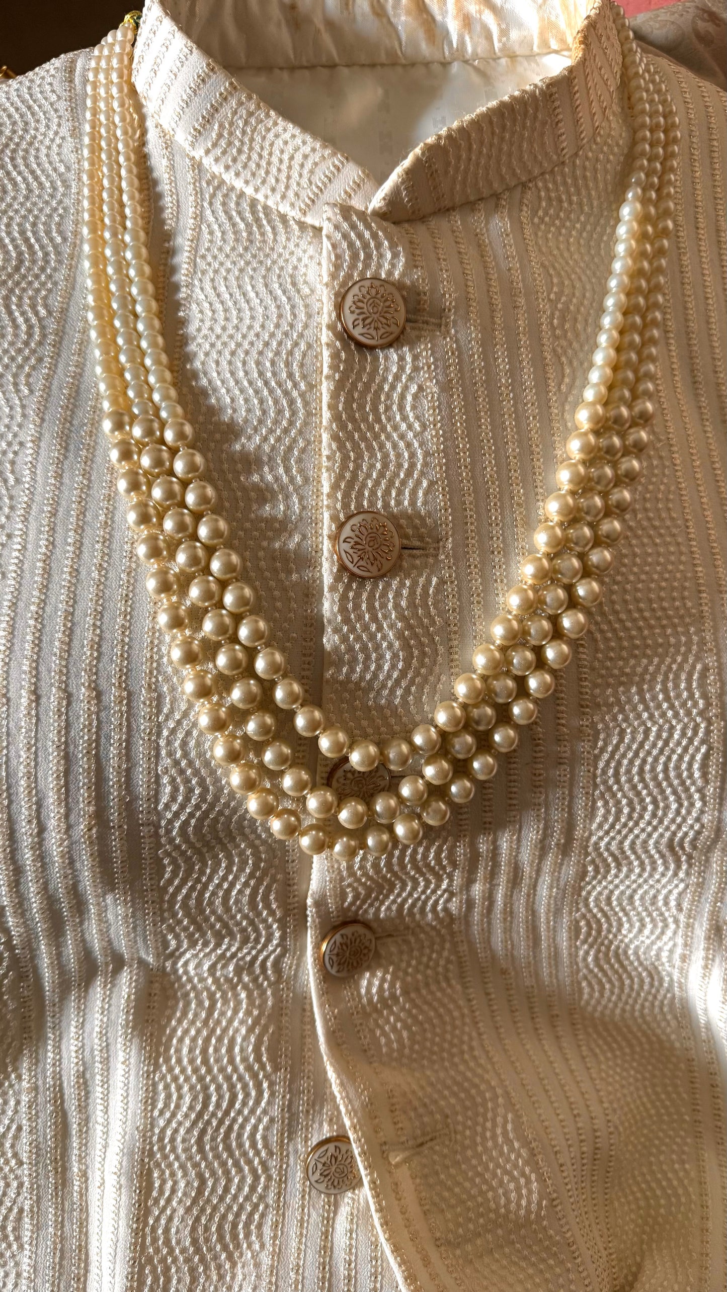 Tripple line gold pearl string