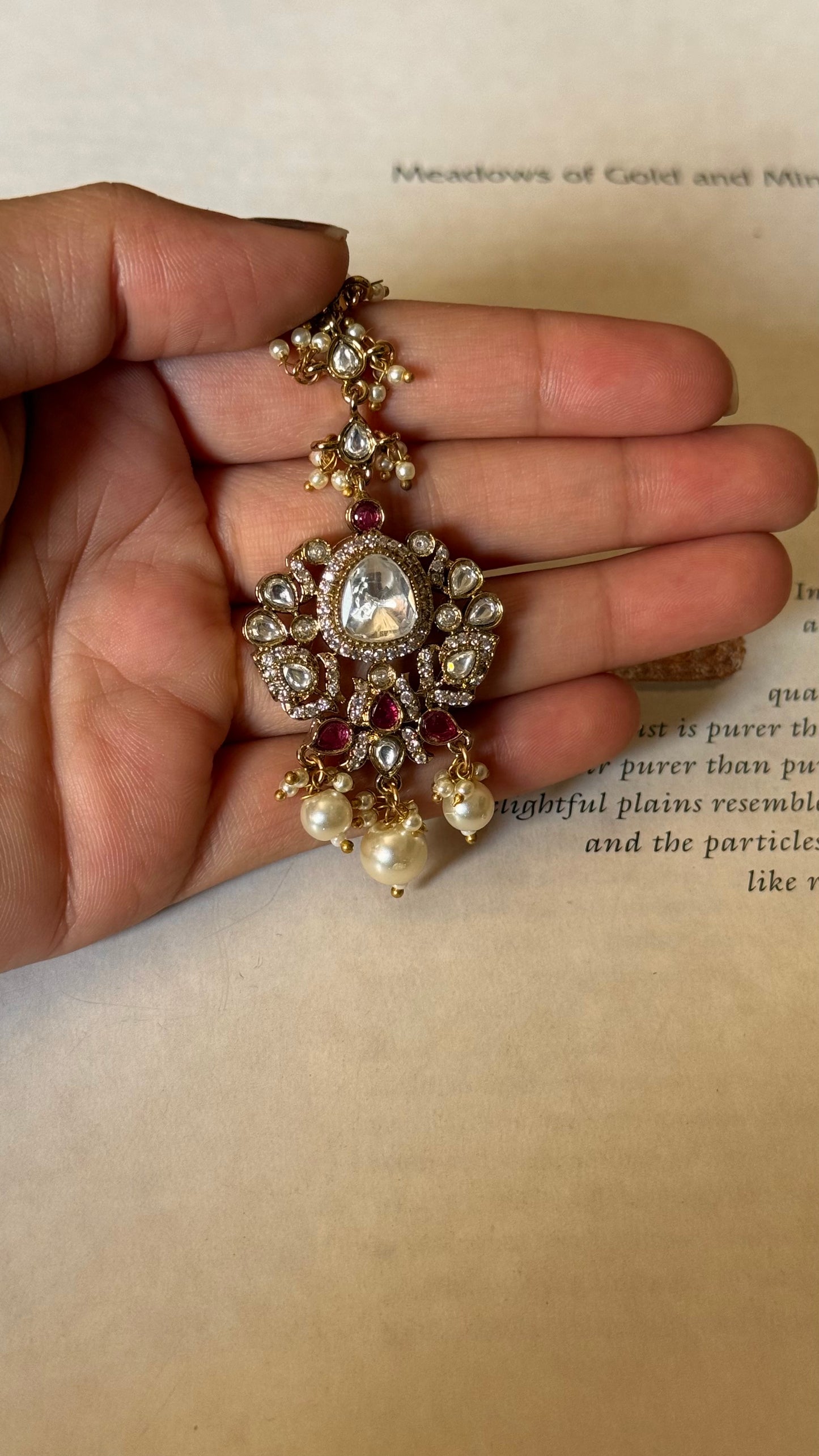 Tear shaped polki with pearl drop detailing maangtikka