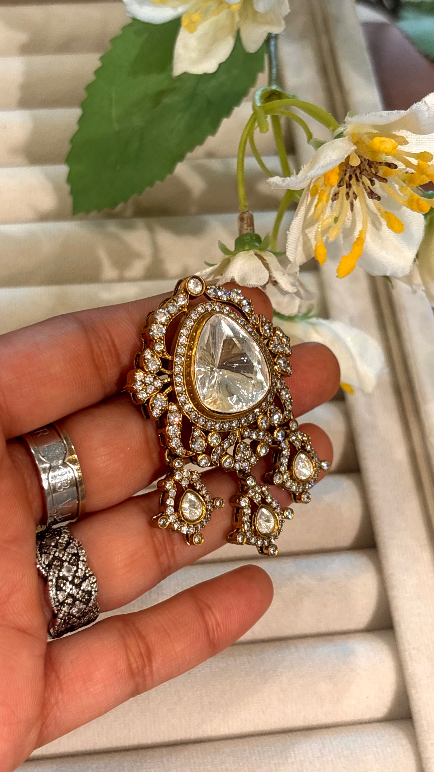 Uncut polki Victorian brooch