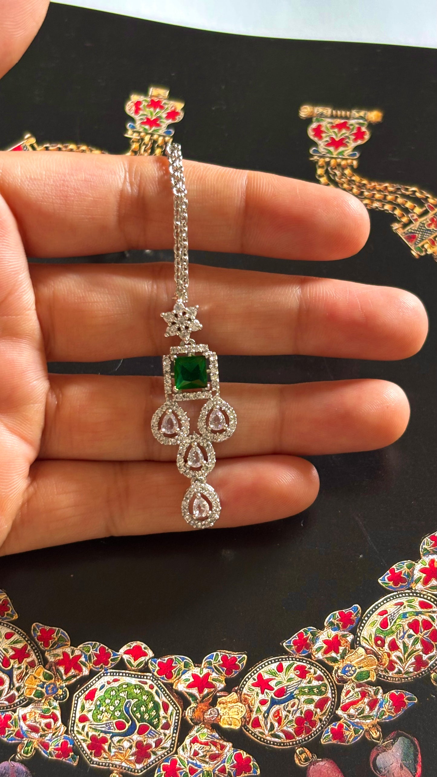 Emerald square doublet with cz diamond maangtika