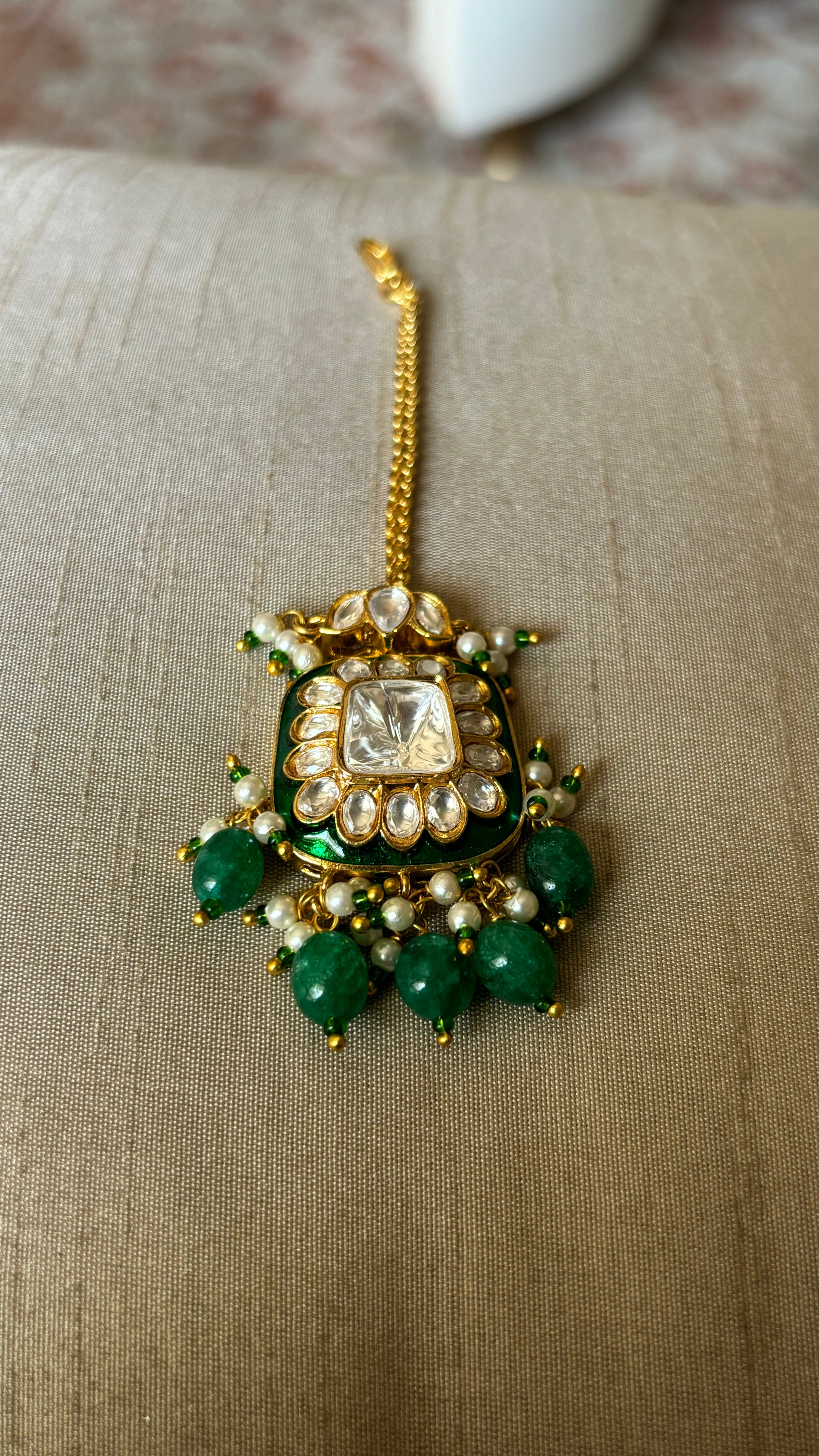 Emerald meenakari maangtika