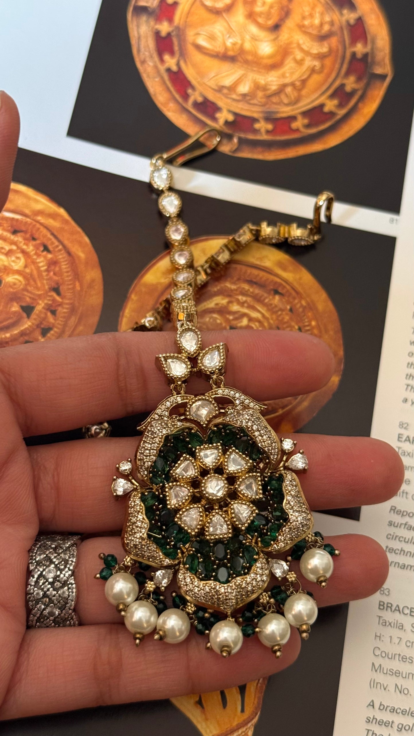 Emerald takkar floral Victorian work mangtika