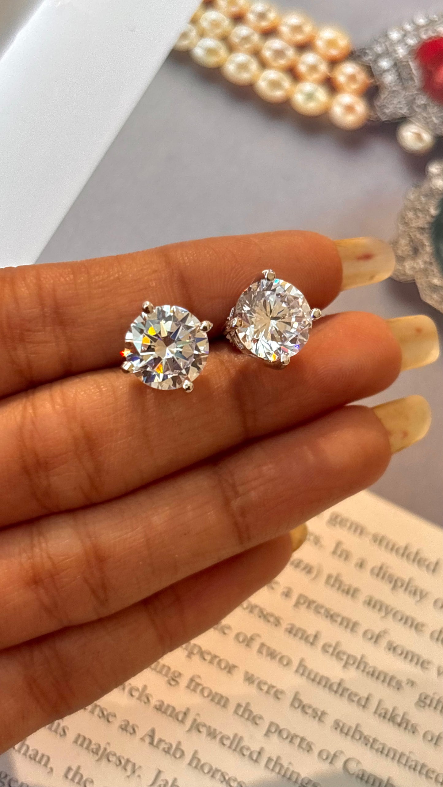 Round shape rhodium 1 carat diamond studs