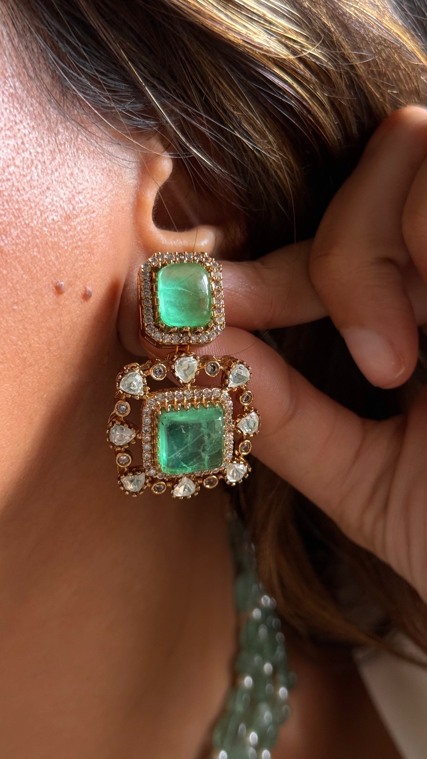 Mint square pendant with pearl detailing collar Necklace