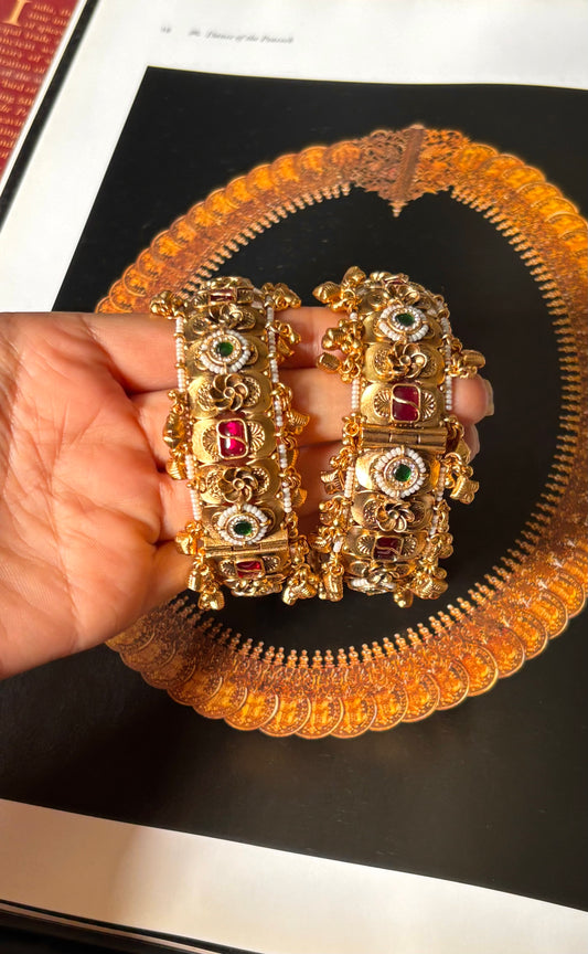 Emerald & Ruby nakashi work Rajwada Bangles
