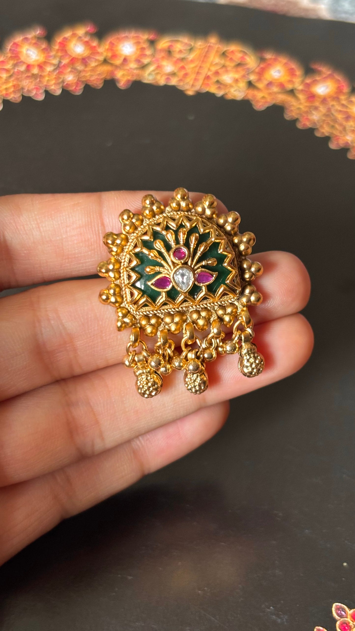 Rani pink &emerald inlay nakashi rajwadi ring