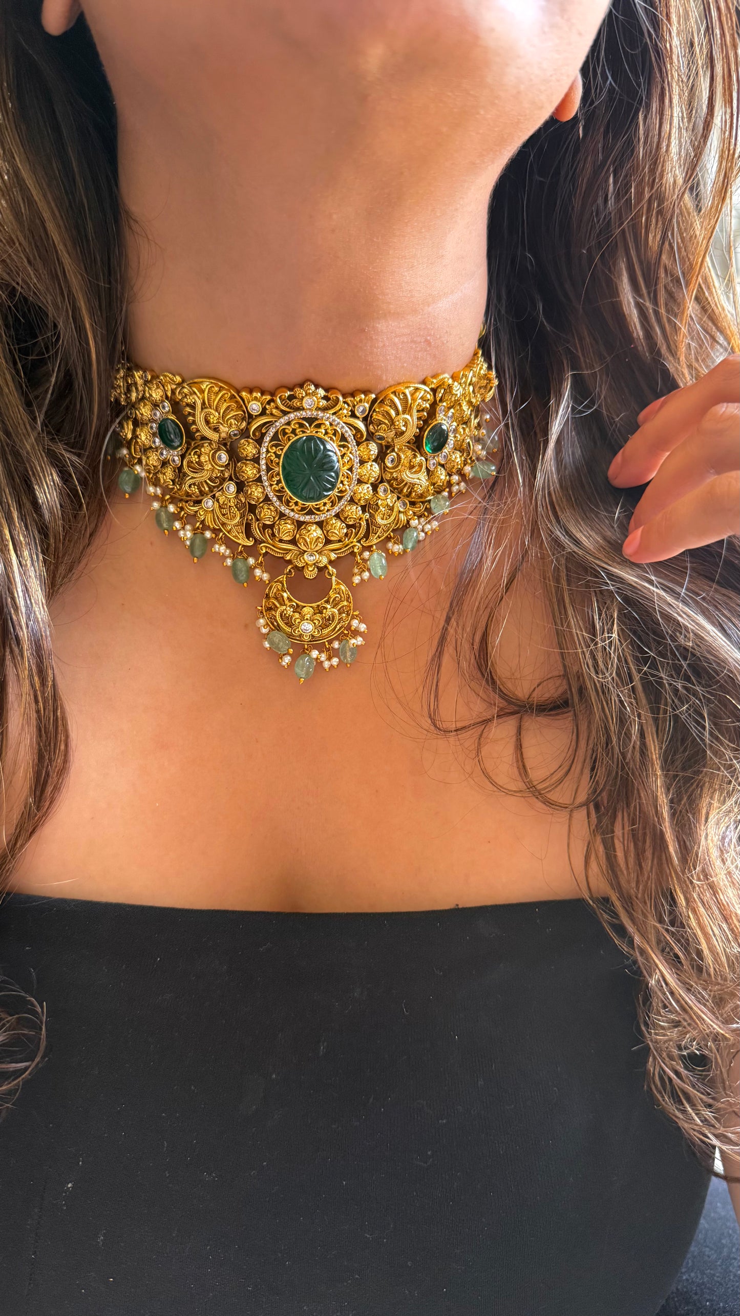 Emerald carving stone Nakashee choker set