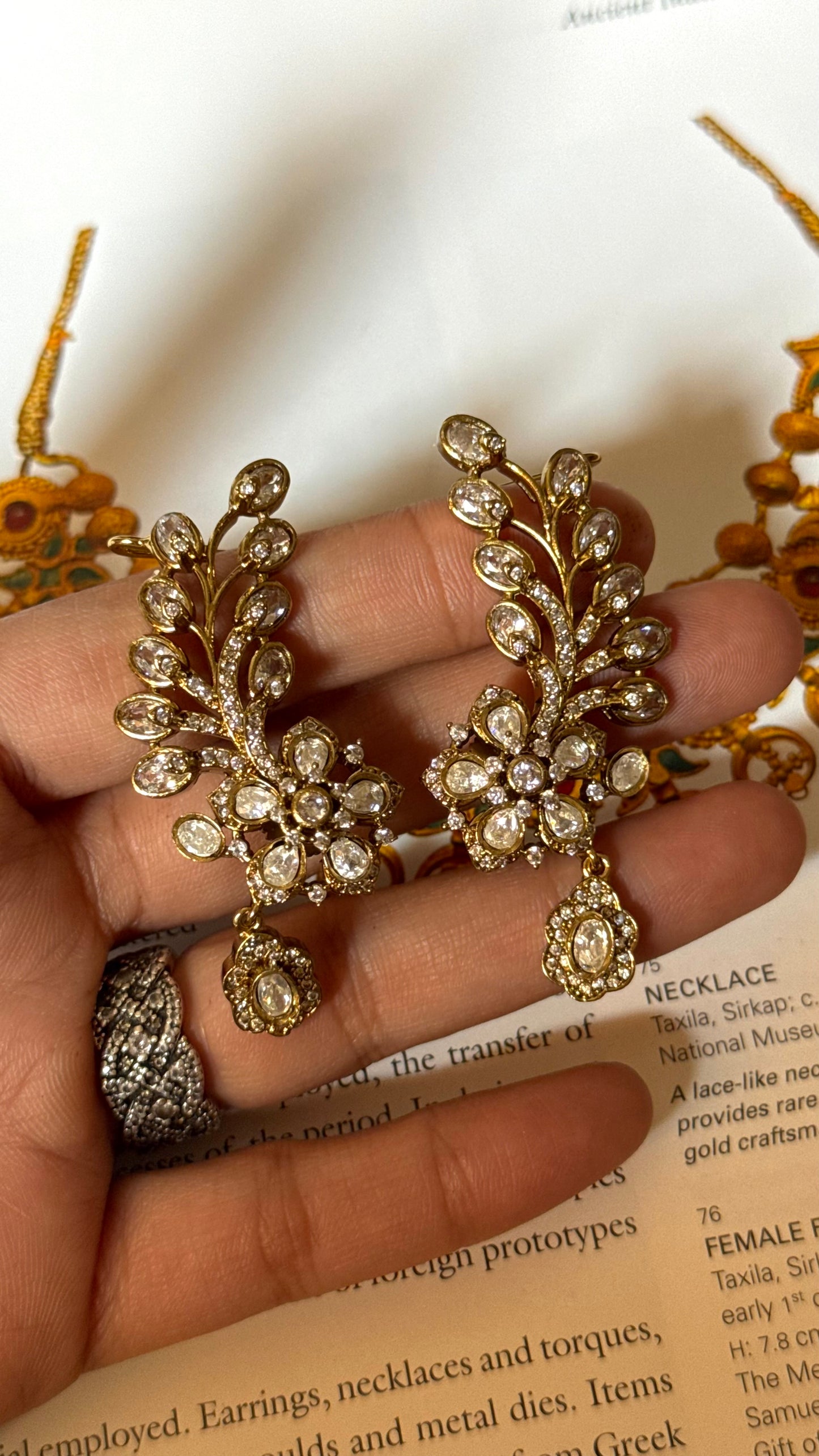 Floral leaf small earcuff