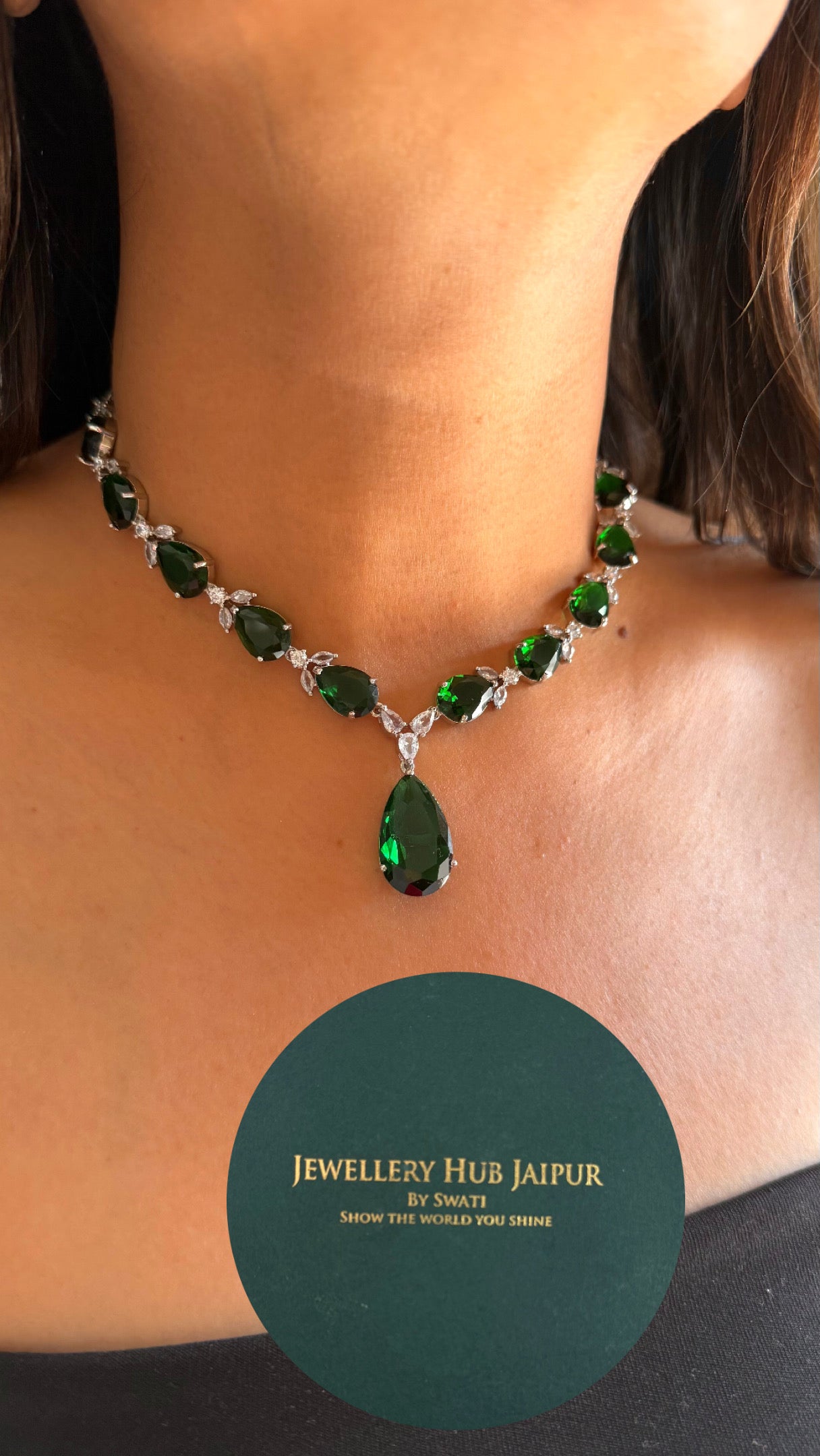 Minimal emerald diamond necklace