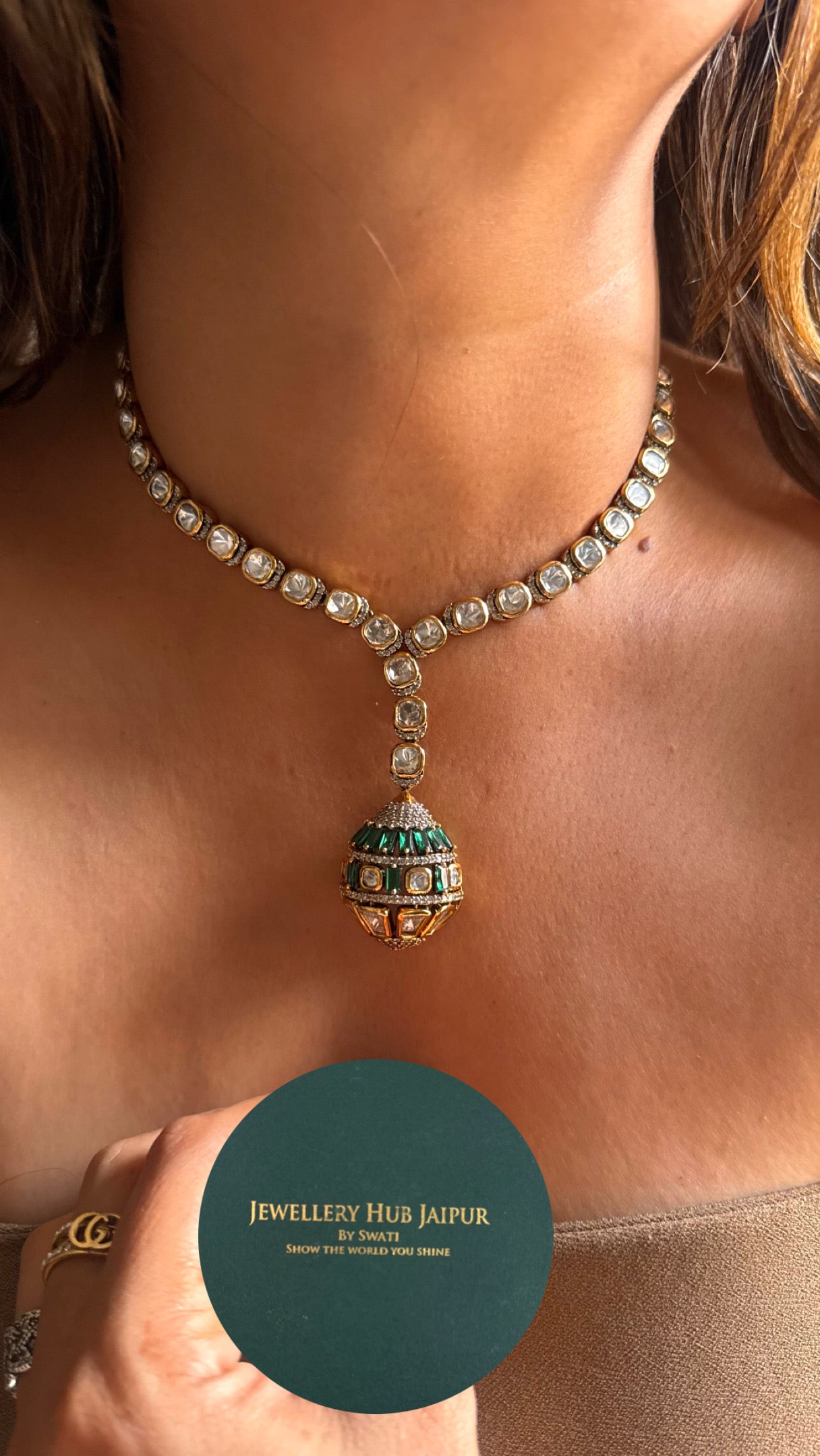 Cocktail emerald pendant set