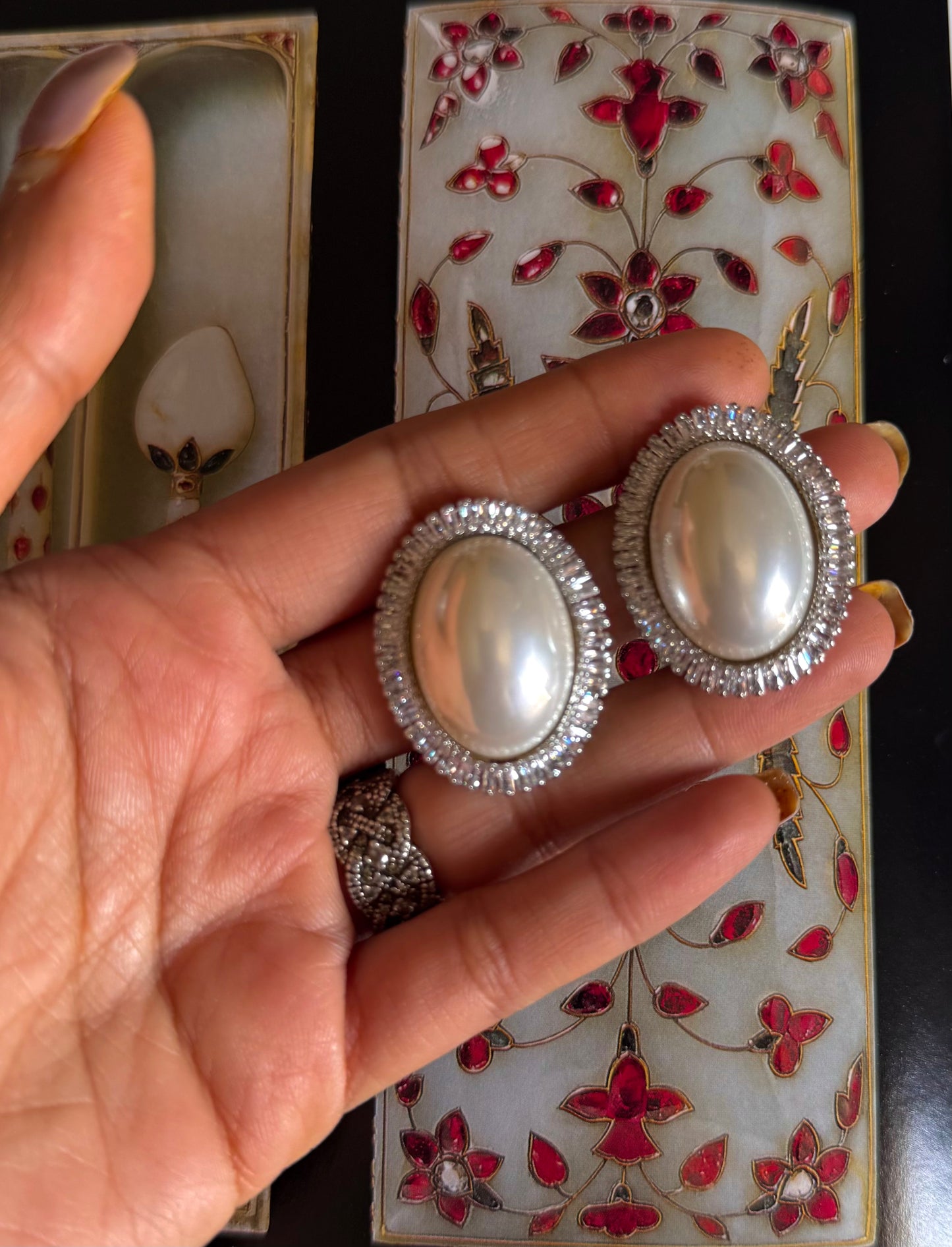 White pearl cocktail stud