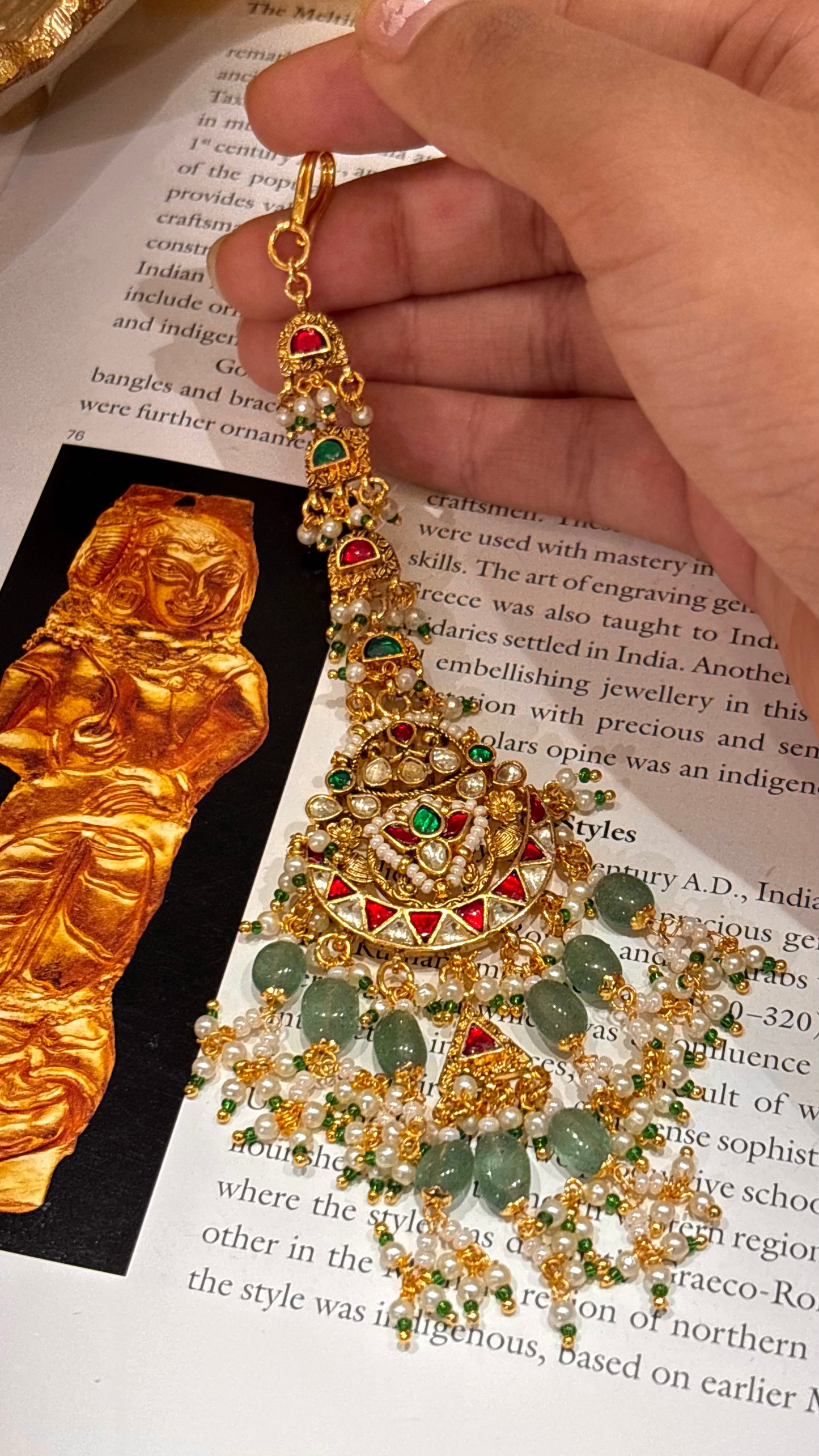 Meera heritage paachi kundan Maangtika & earrings combo