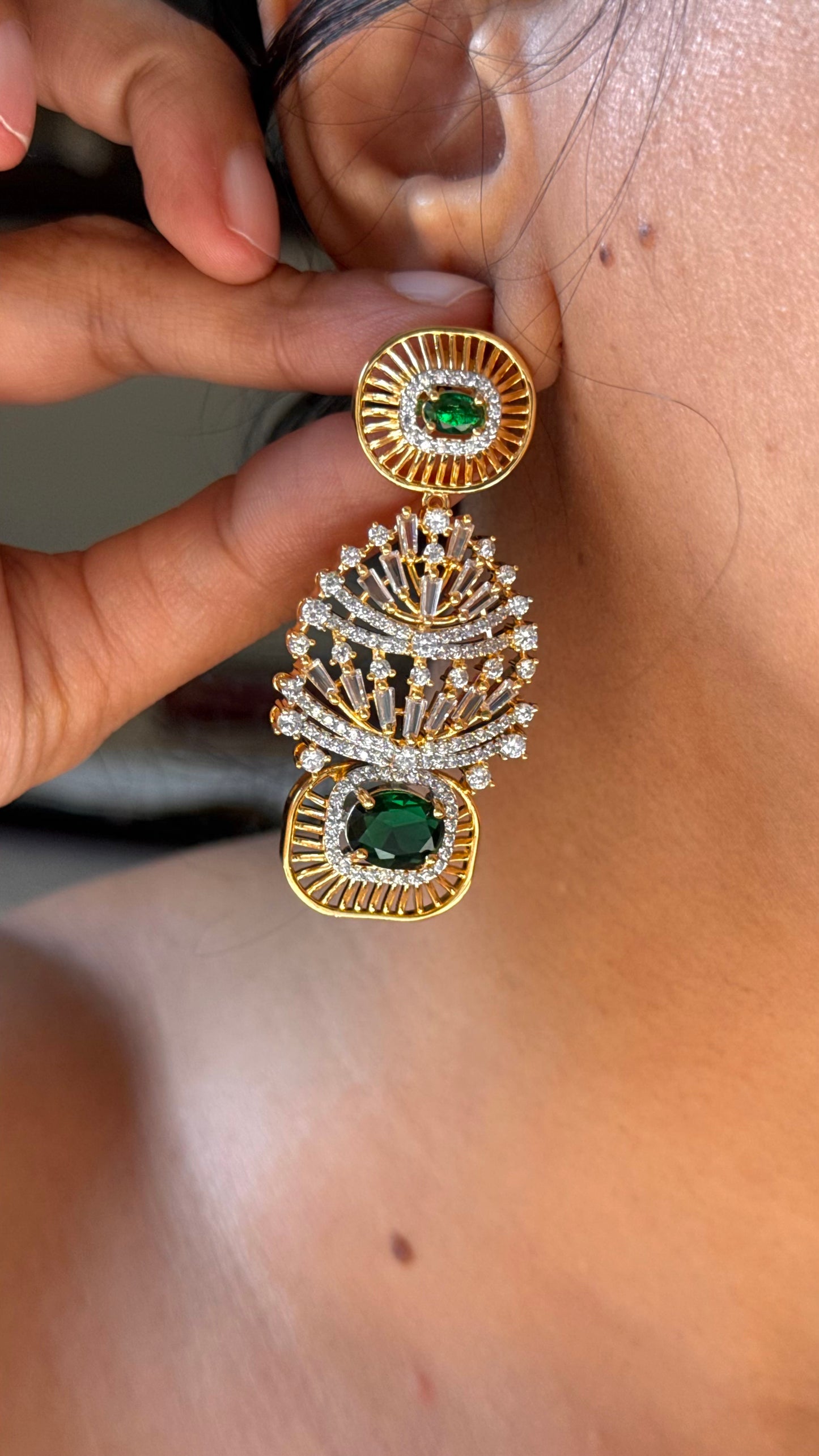 Emerald GJ polish diamond necklace