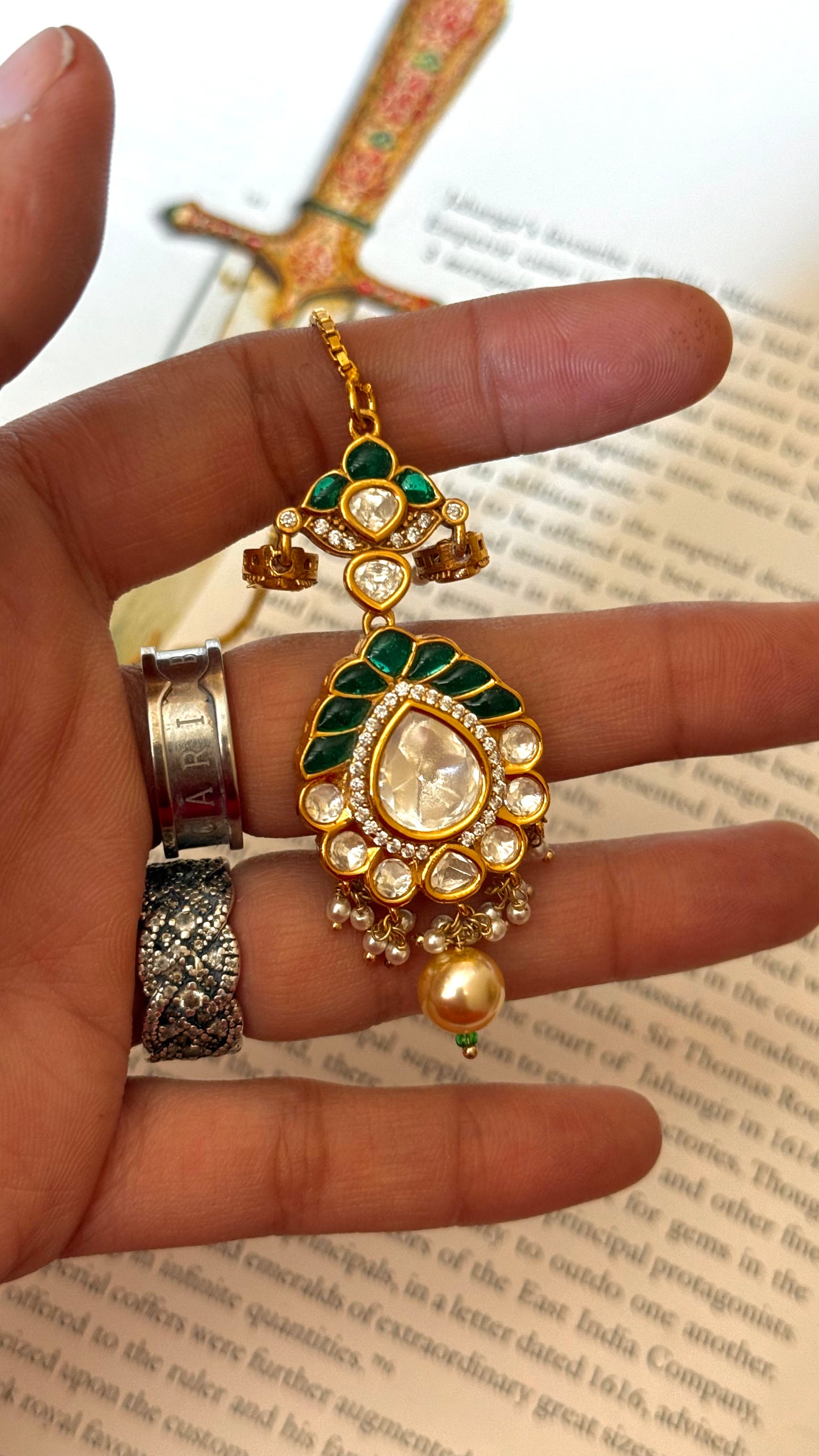 Emerald takkar work mangtika with pearl detailing