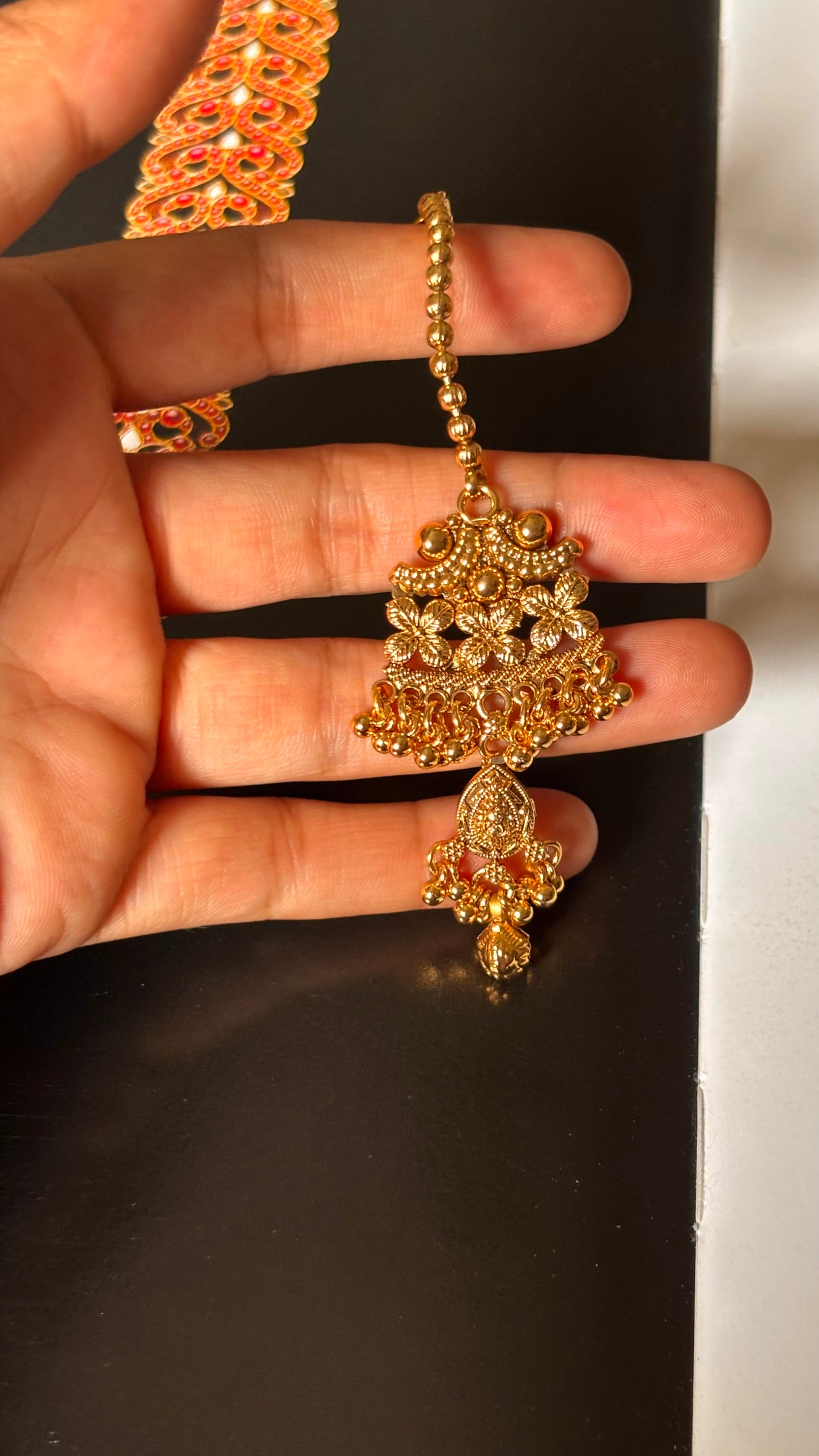 Gold rajwada nakashi Maangtika