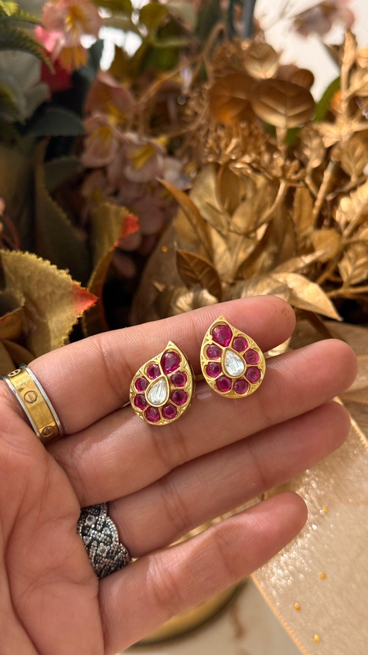 Multicoloured statement pendant set