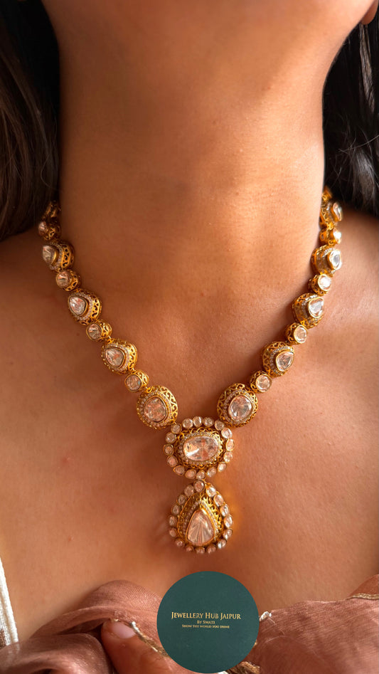 Peeli polki with gold polish minimalist collar set