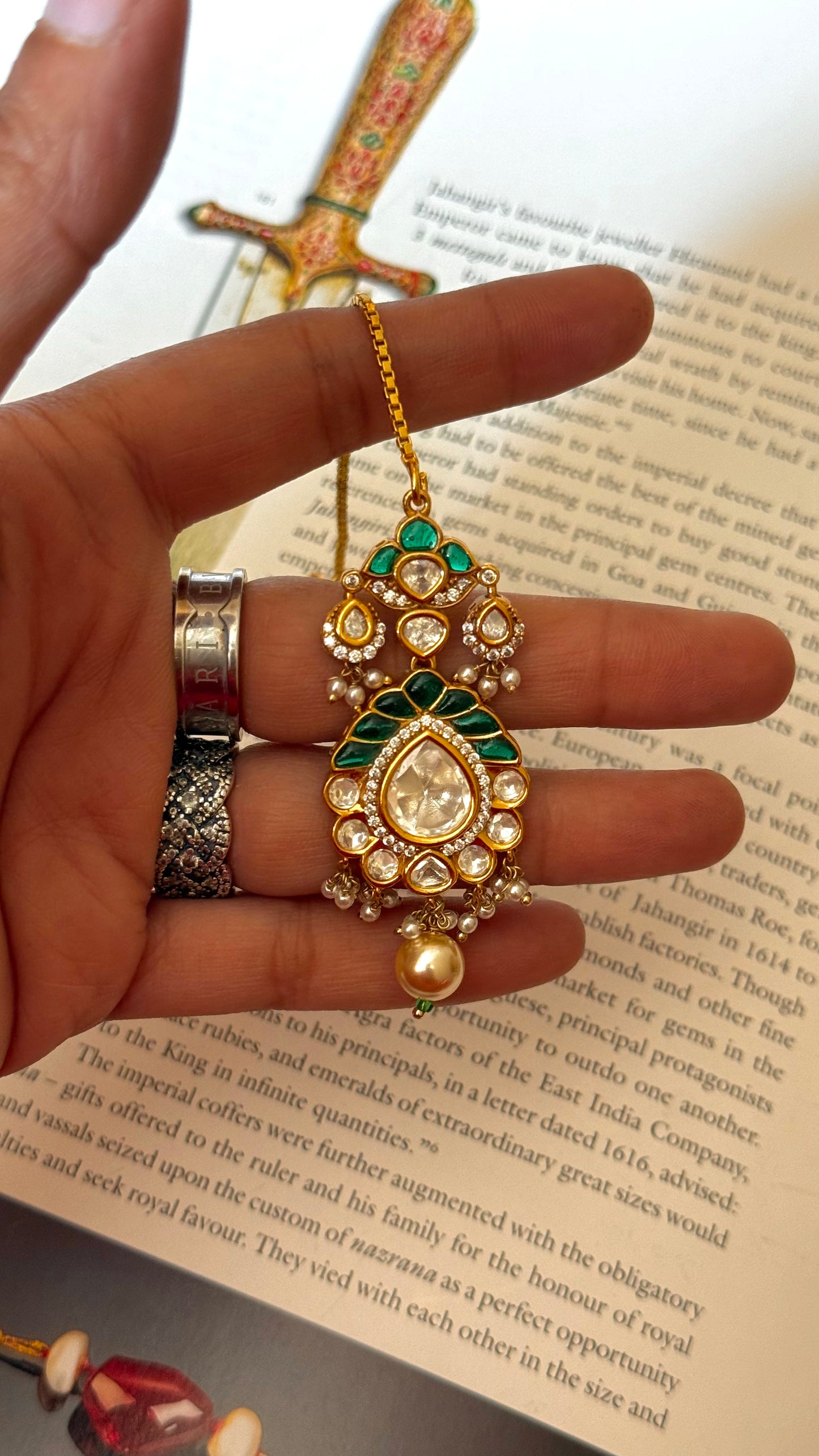 Emerald takkar work mangtika with pearl detailing
