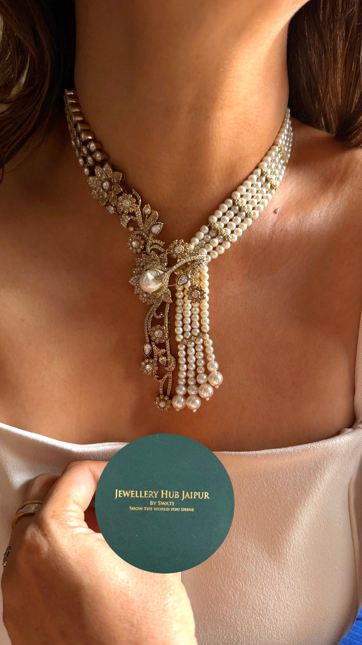 Pearl detailing contemporary Necklace